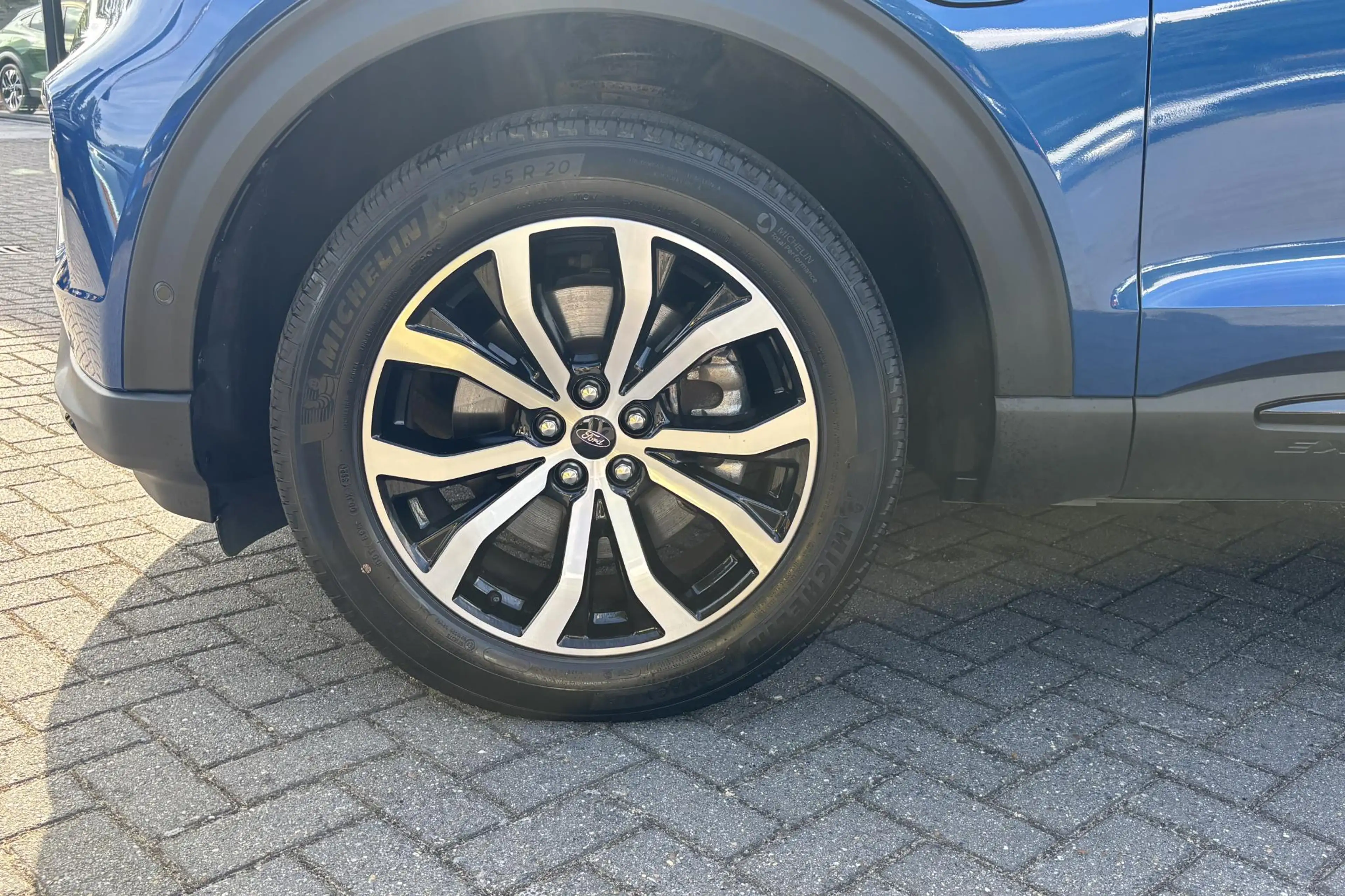 Ford Explorer 3.0 V6 EcoBoost PHEV ST-Line — photo 4