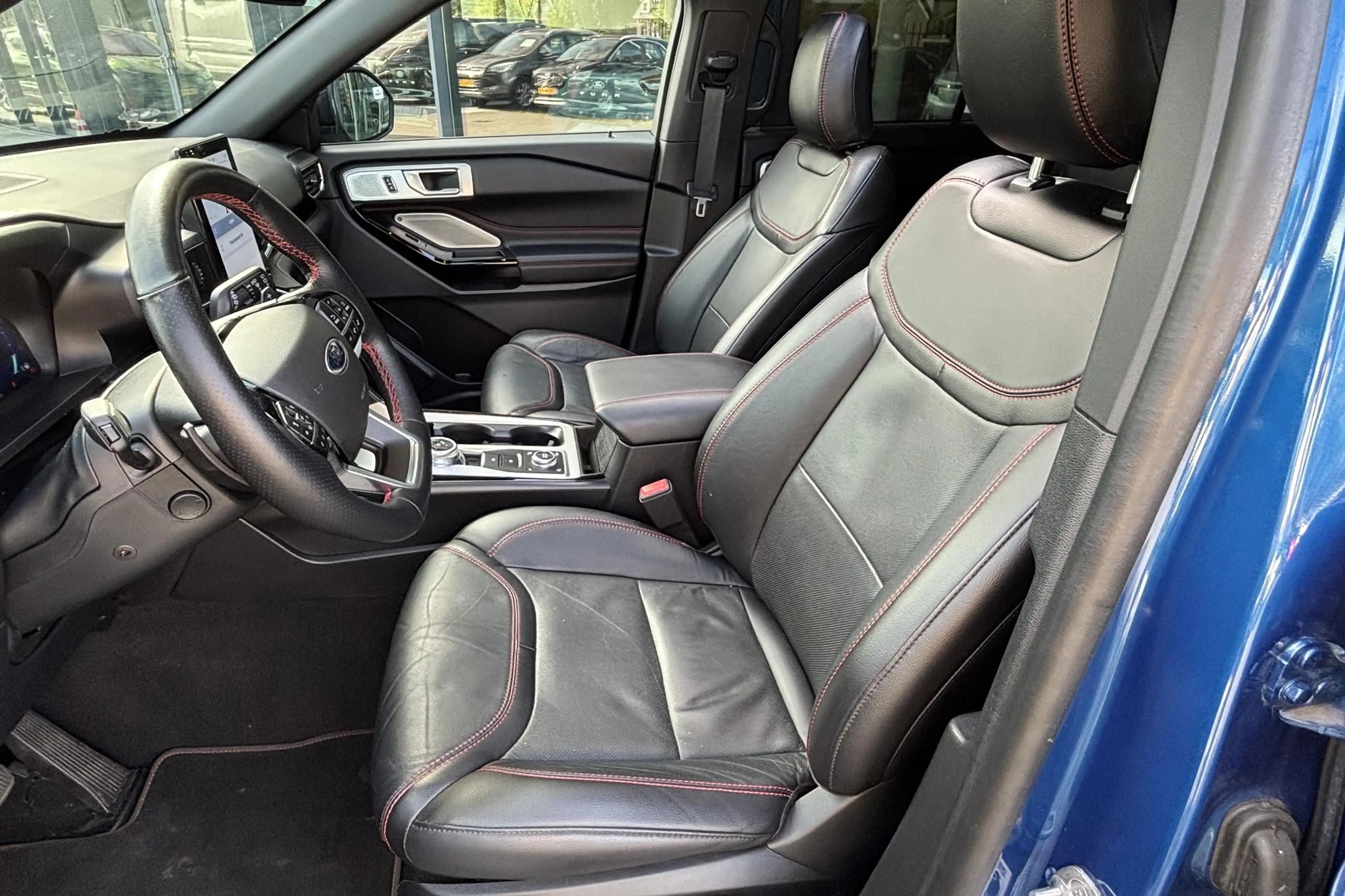 Ford Explorer 3.0 V6 EcoBoost PHEV ST-Line — photo 15
