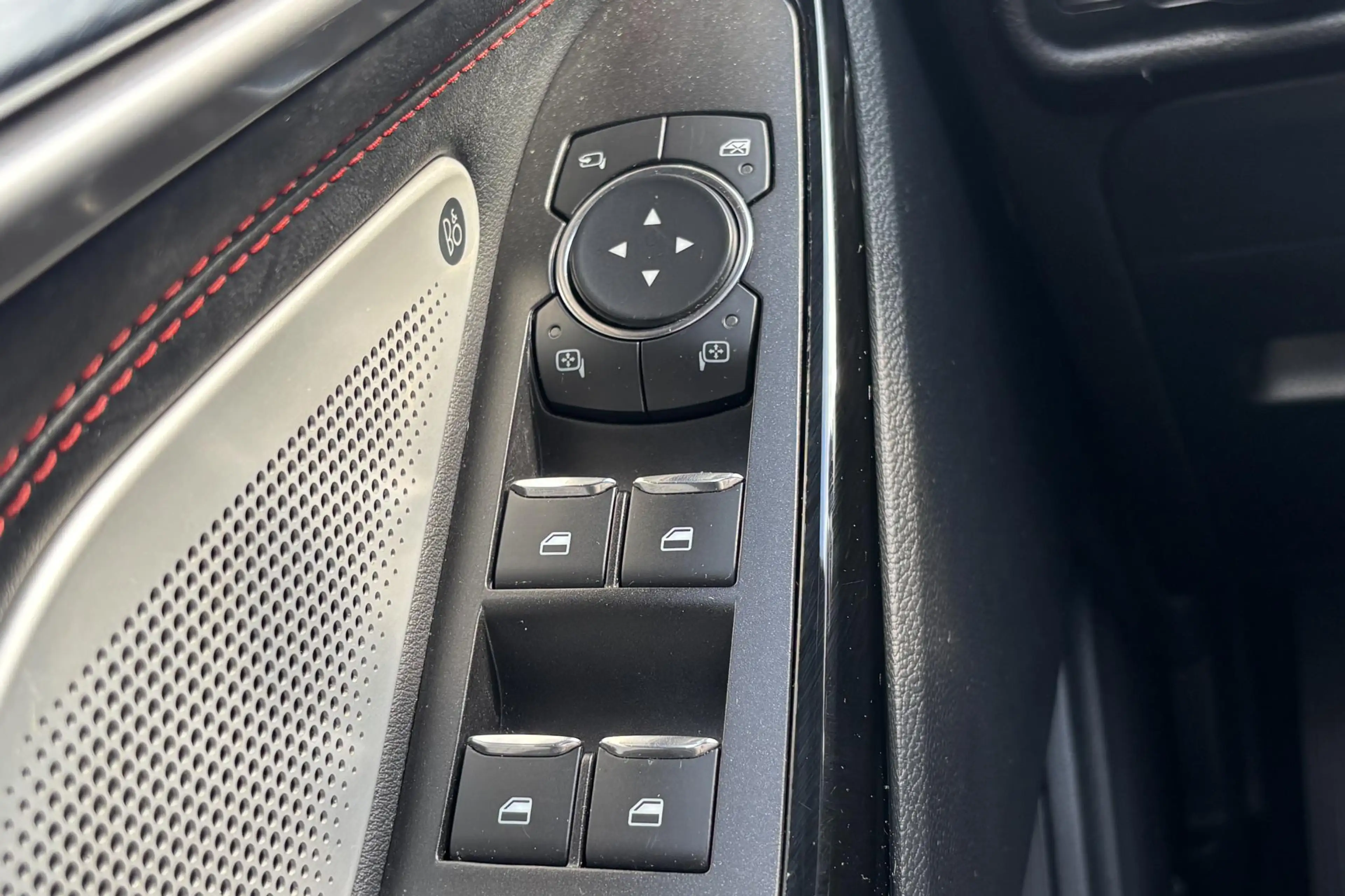 Ford Explorer 3.0 V6 EcoBoost PHEV ST-Line — photo 5