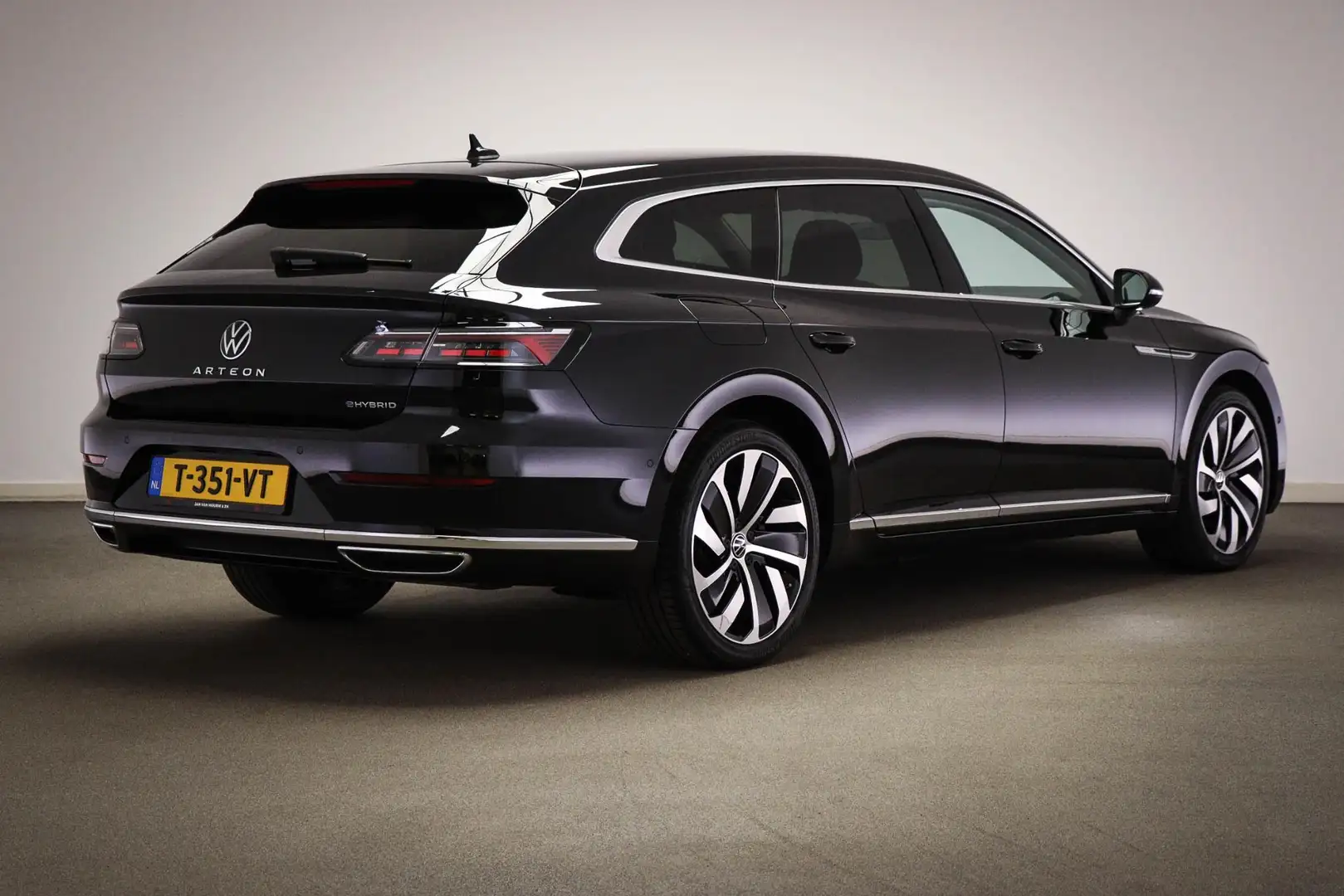 Volkswagen Arteon Shooting Brake 1.4 TSI eHybrid Business+ | NAVIGAT Zwart - 2