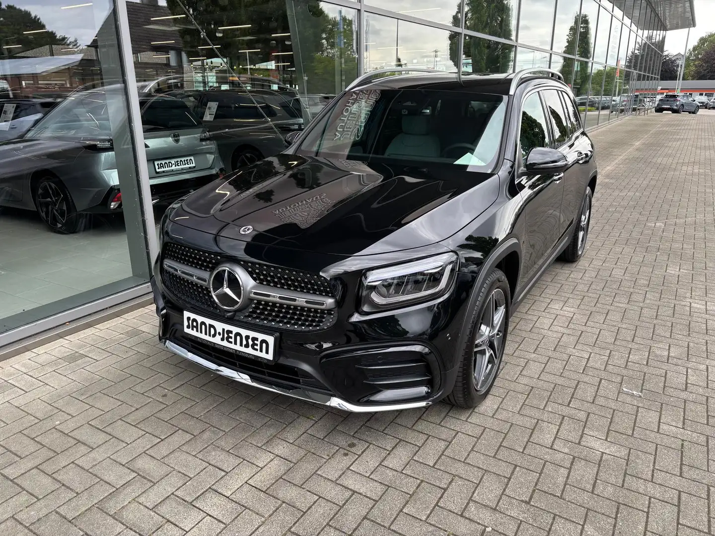 Mercedes-Benz GLB 200 AMG Line Advanced Plus Distr AHK Standhz Negru - 1