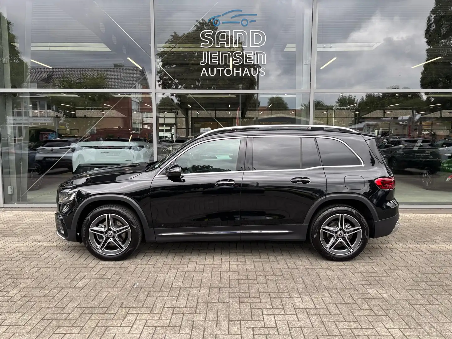 Mercedes-Benz GLB 200 AMG Line Advanced Plus Distr AHK Standhz Negru - 2