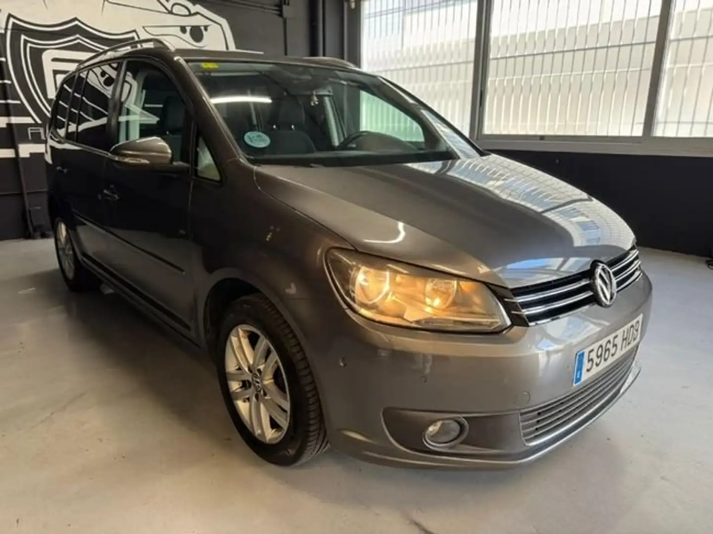 Volkswagen Touran Advance Gris - 2