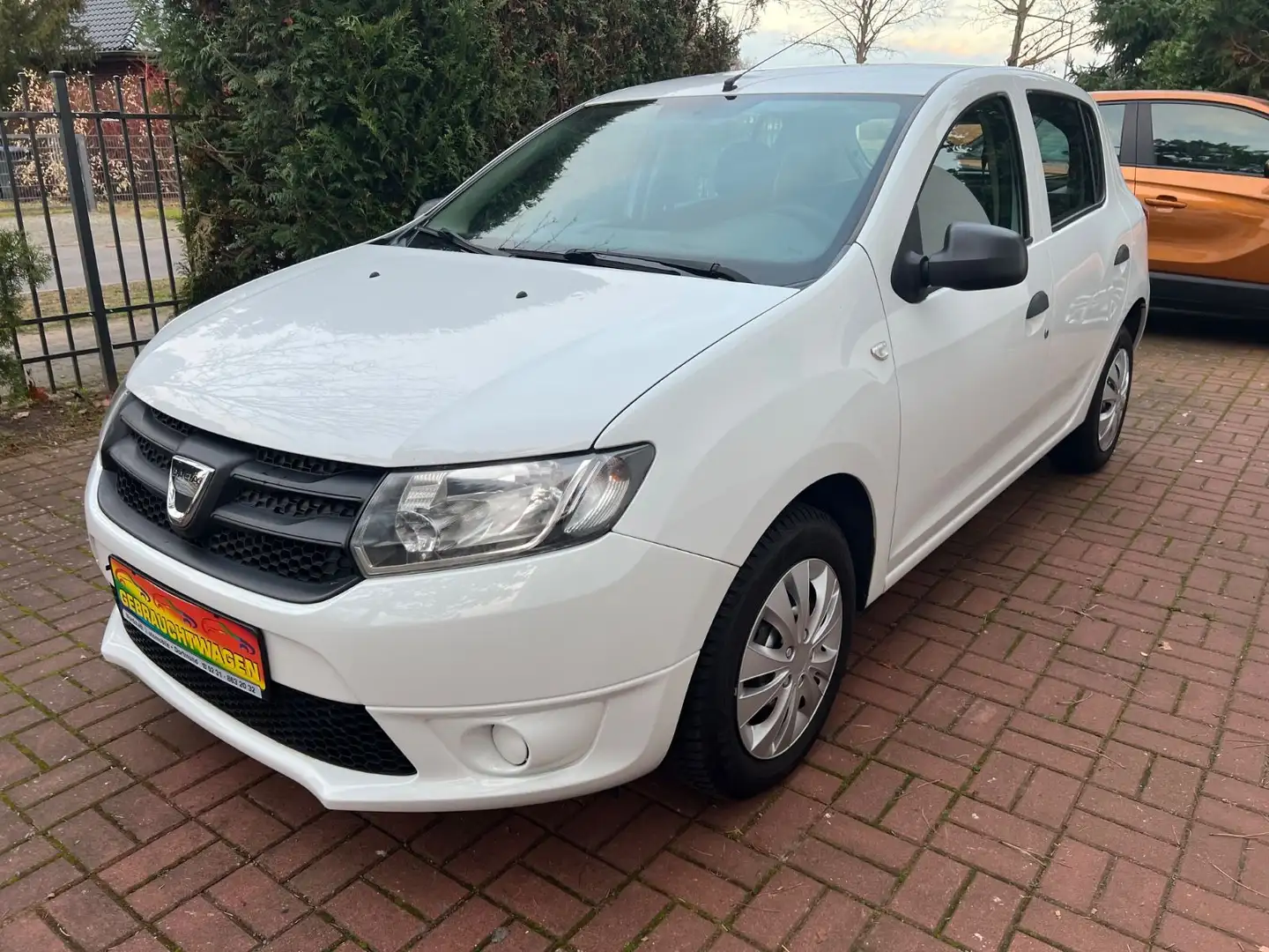 Dacia Sandero II Essentiel Zahnriemen neu 1.Besitz Weiß - 1