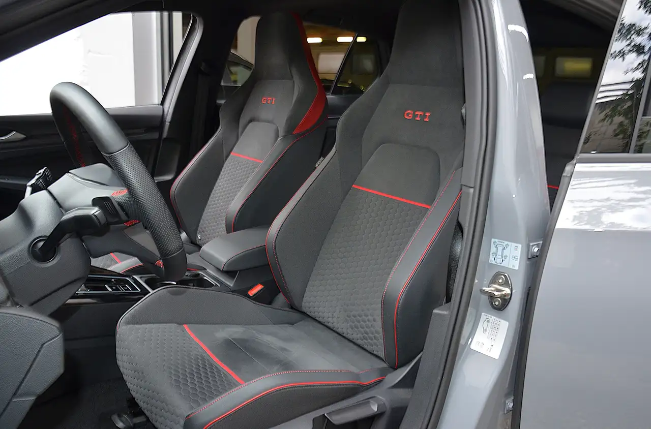Volkswagen Golf GTI CLUBSPORT 2.0 TSI DSG 11