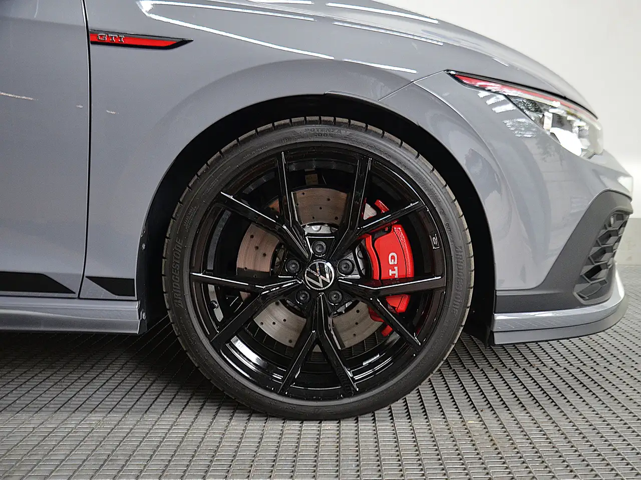 Volkswagen Golf GTI CLUBSPORT 2.0 TSI DSG 9