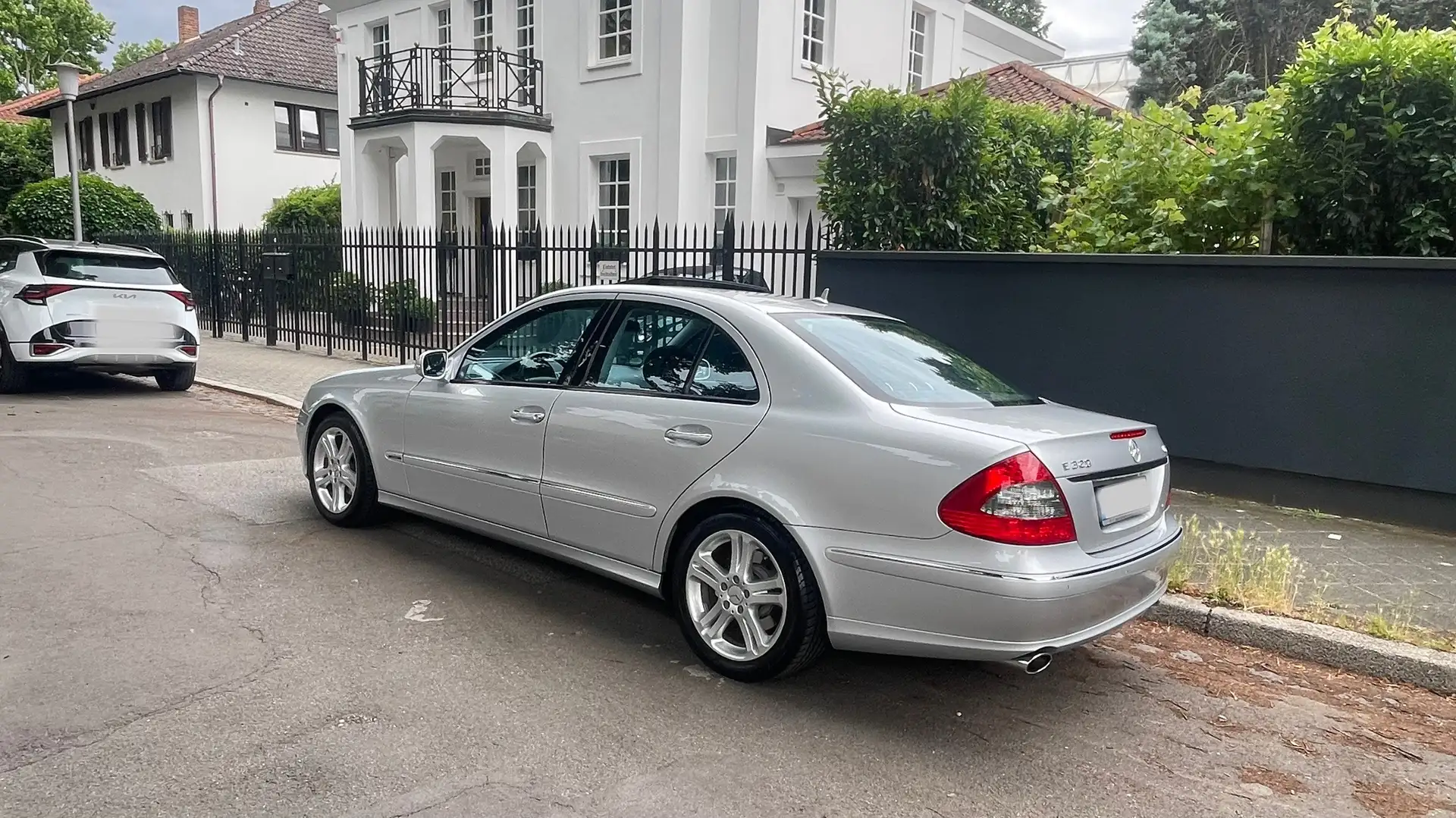 Mercedes-Benz E 320 CDI 7G-TRONIC Avantgarde Business Paket Leder Navi Silber - 1