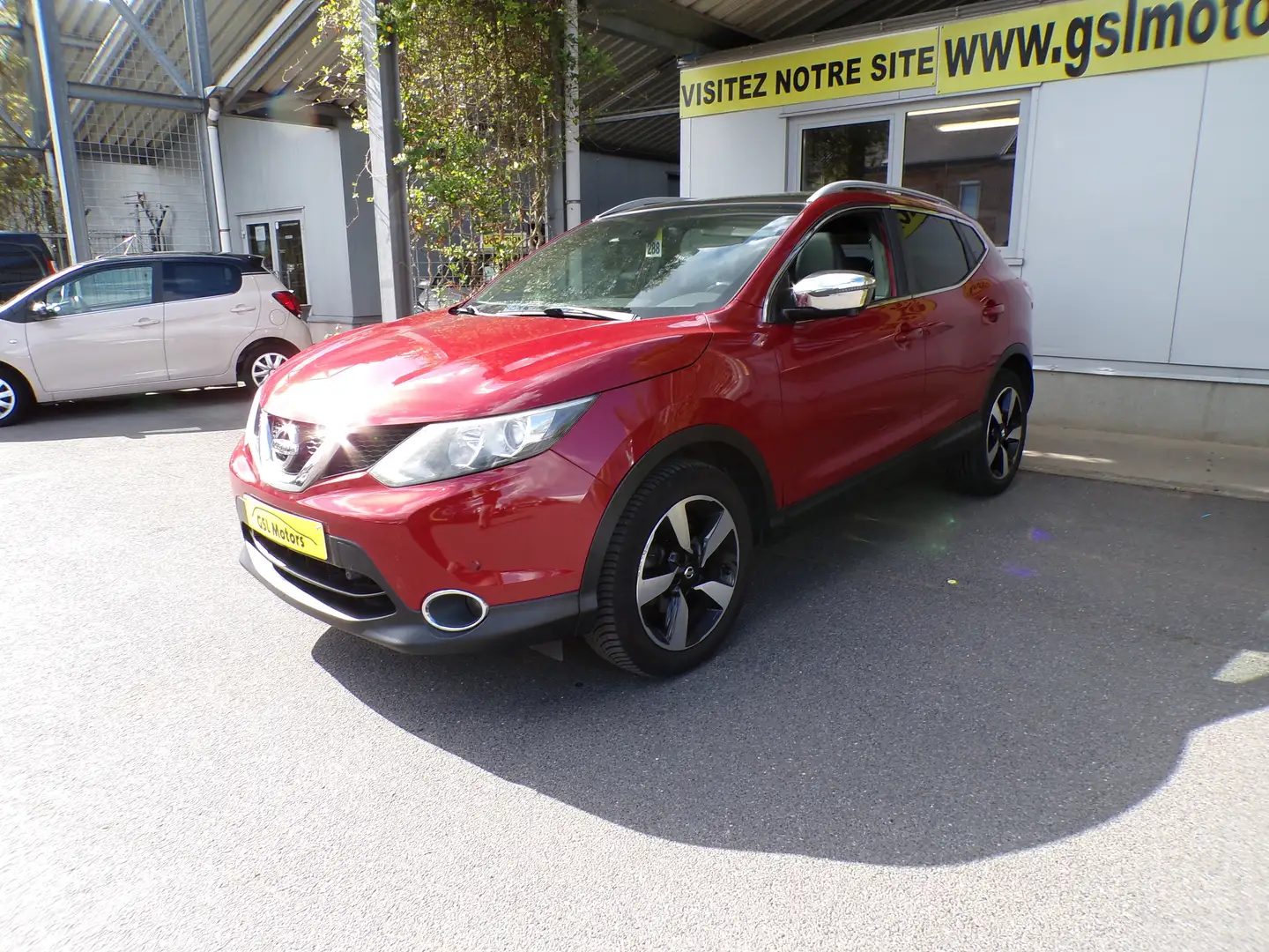 Nissan Qashqai 1.5dCi 110cv rouge 02/17 Airco GPS Cruise Capteurs Rouge - 1
