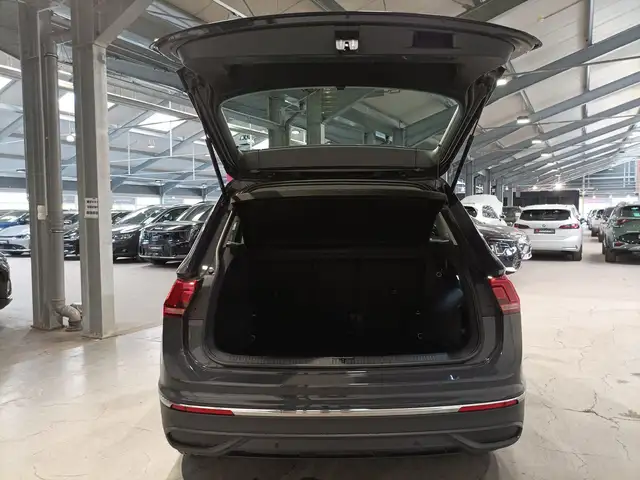 Volkswagen Tiguan view 6