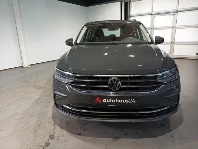 Volkswagen Tiguan view 2