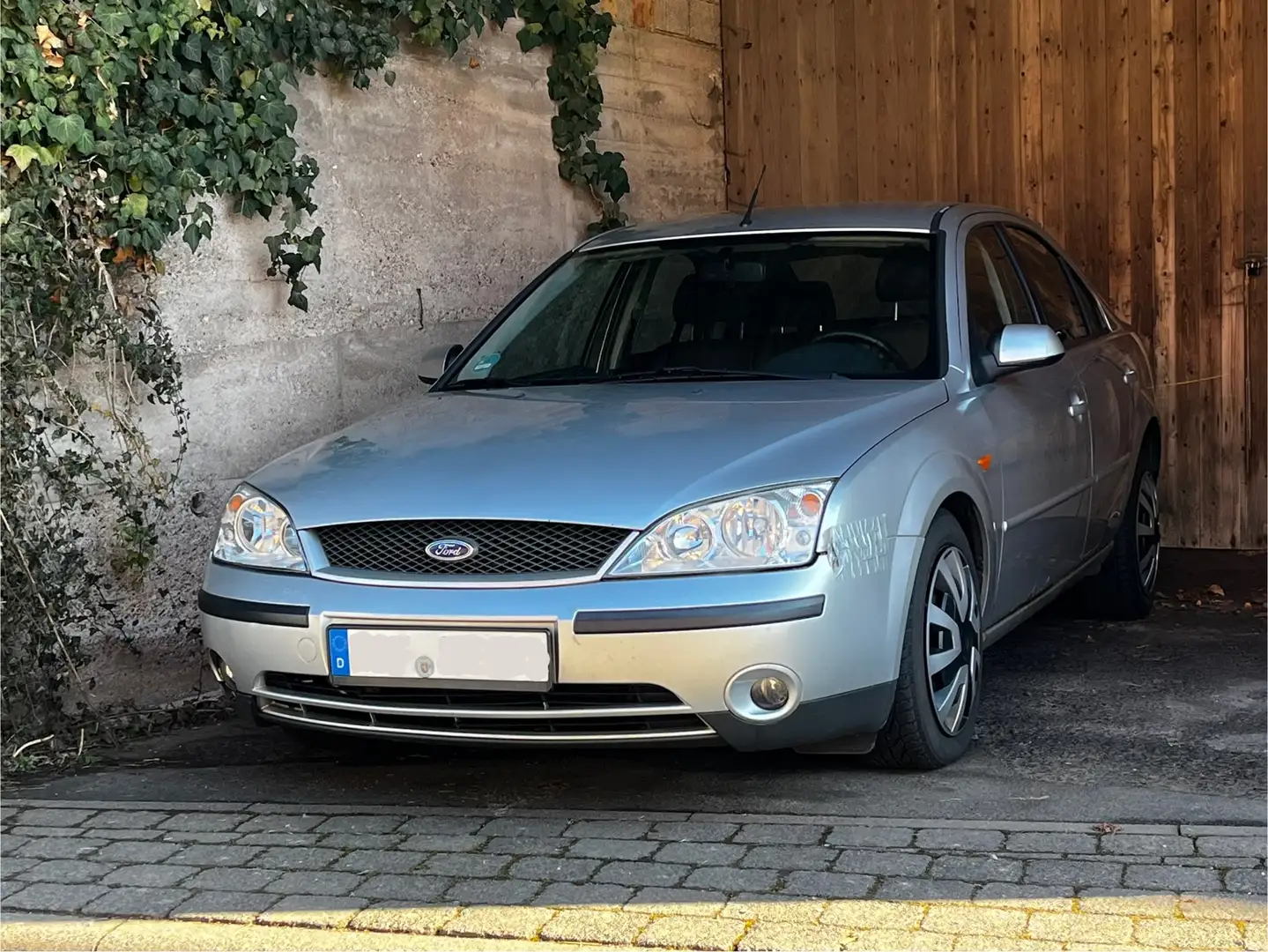 Ford Mondeo Mondeo 1.8Futura Серебристый - 1