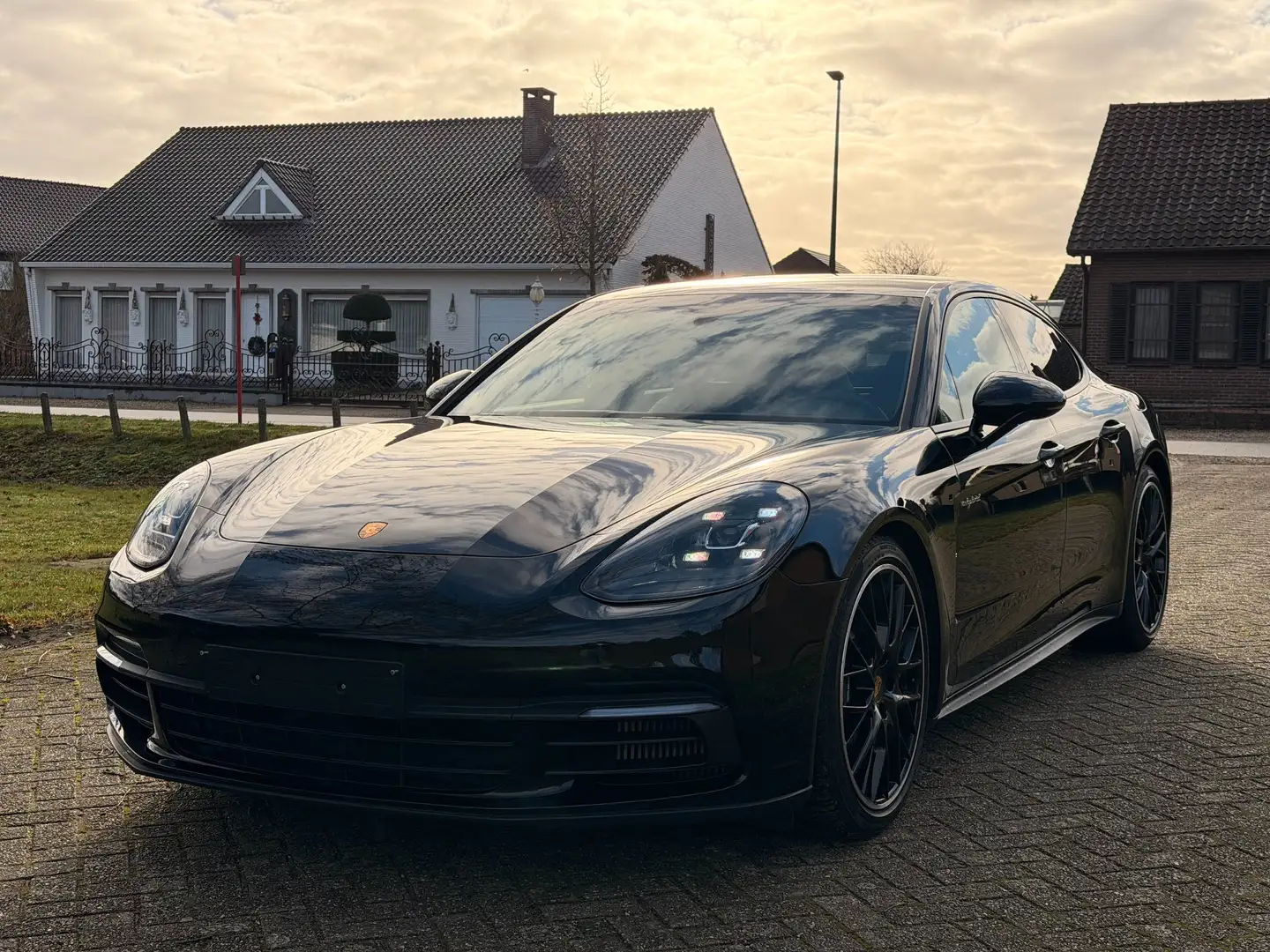 Porsche Panamera 4 E-Hybrid 2.9 V6 * Sport Chrono * Camera * Noir - 1