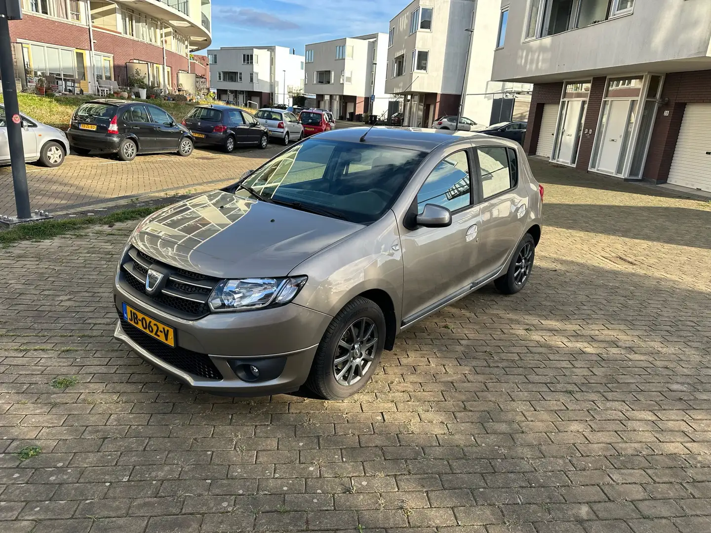 Dacia Sandero TCe 90 Laureate Bruin - 1