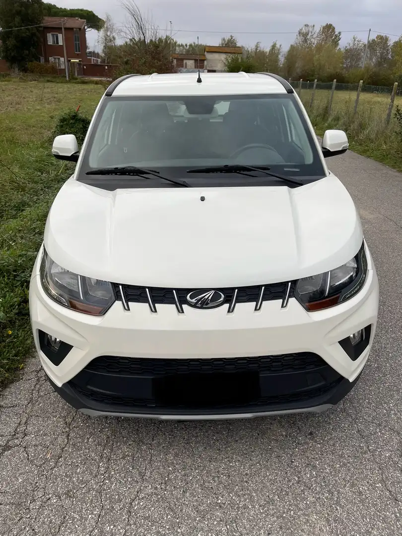 Mahindra KUV100 1.2 K8 - 2