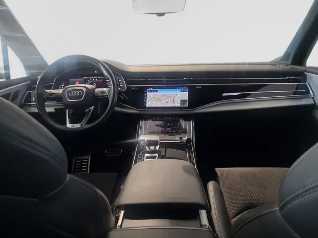 Audi SQ7 view 7