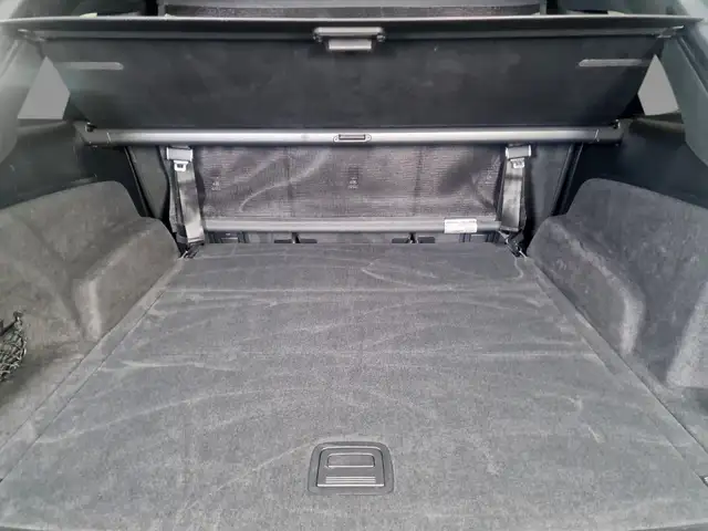 Audi SQ7 view 10