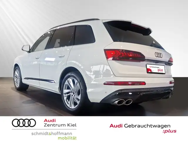 Audi SQ7 view 4