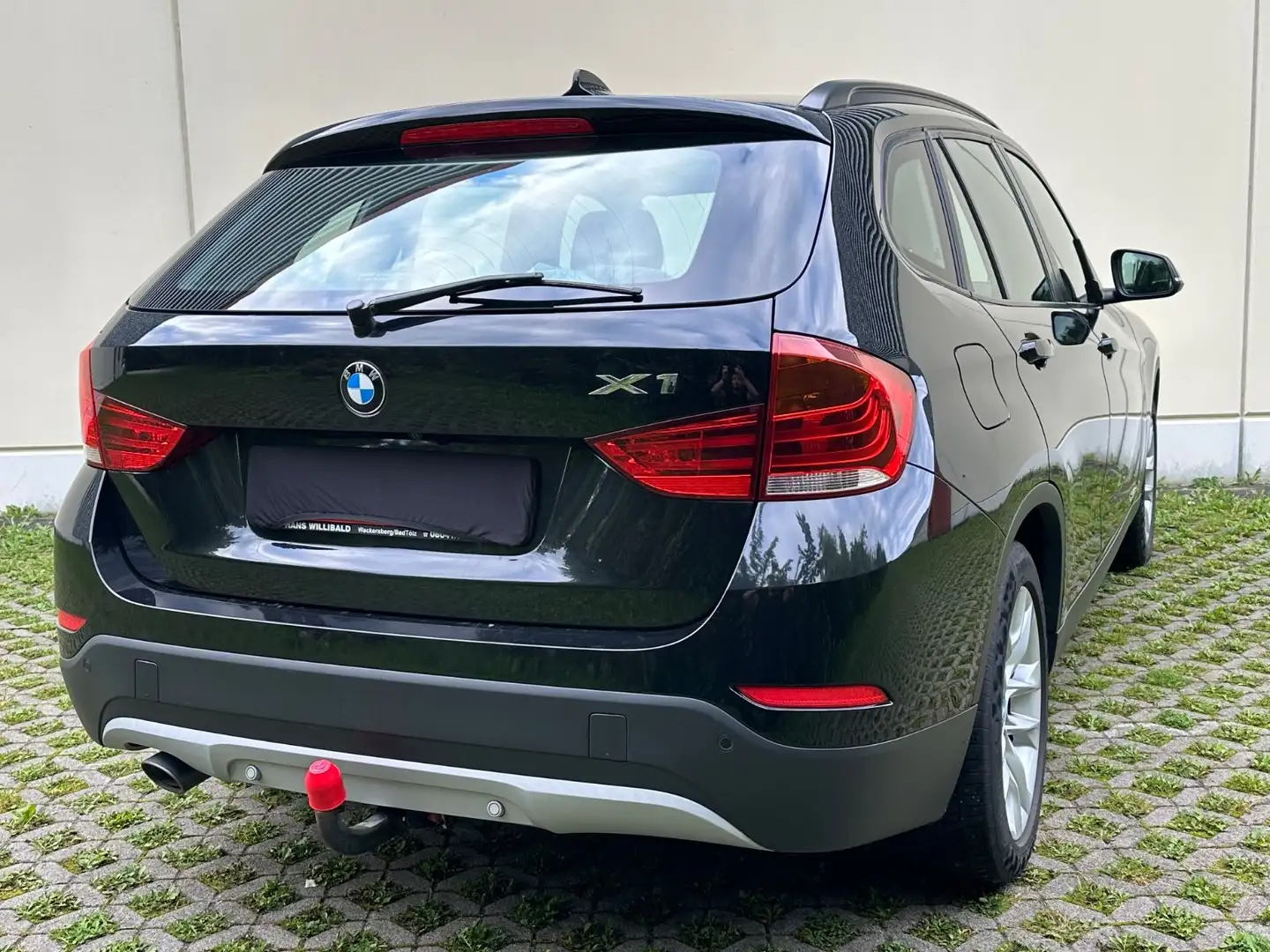 BMW X1 20 d xDrive | Pano | AHK | R-Kamera | Schwarz - 2