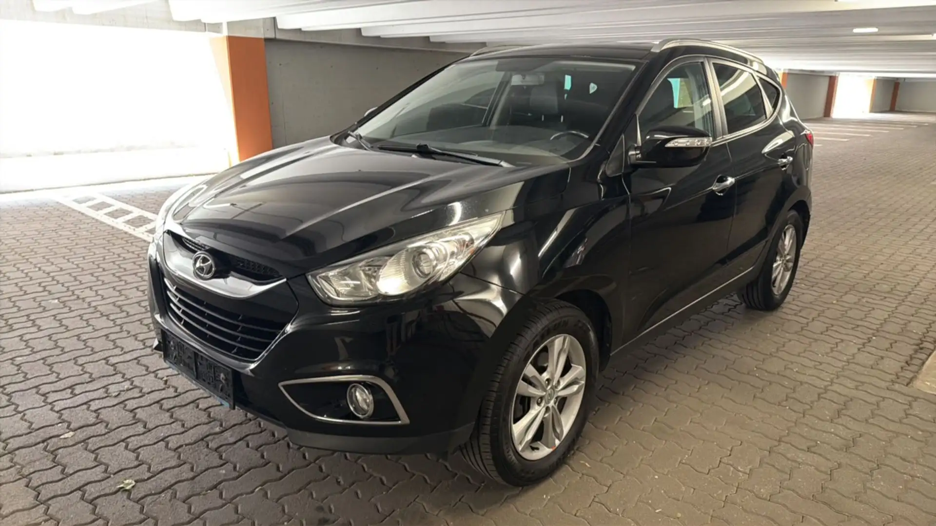 Hyundai iX35 ix35 2.0 CRDI Premium AW Schwarz - 1