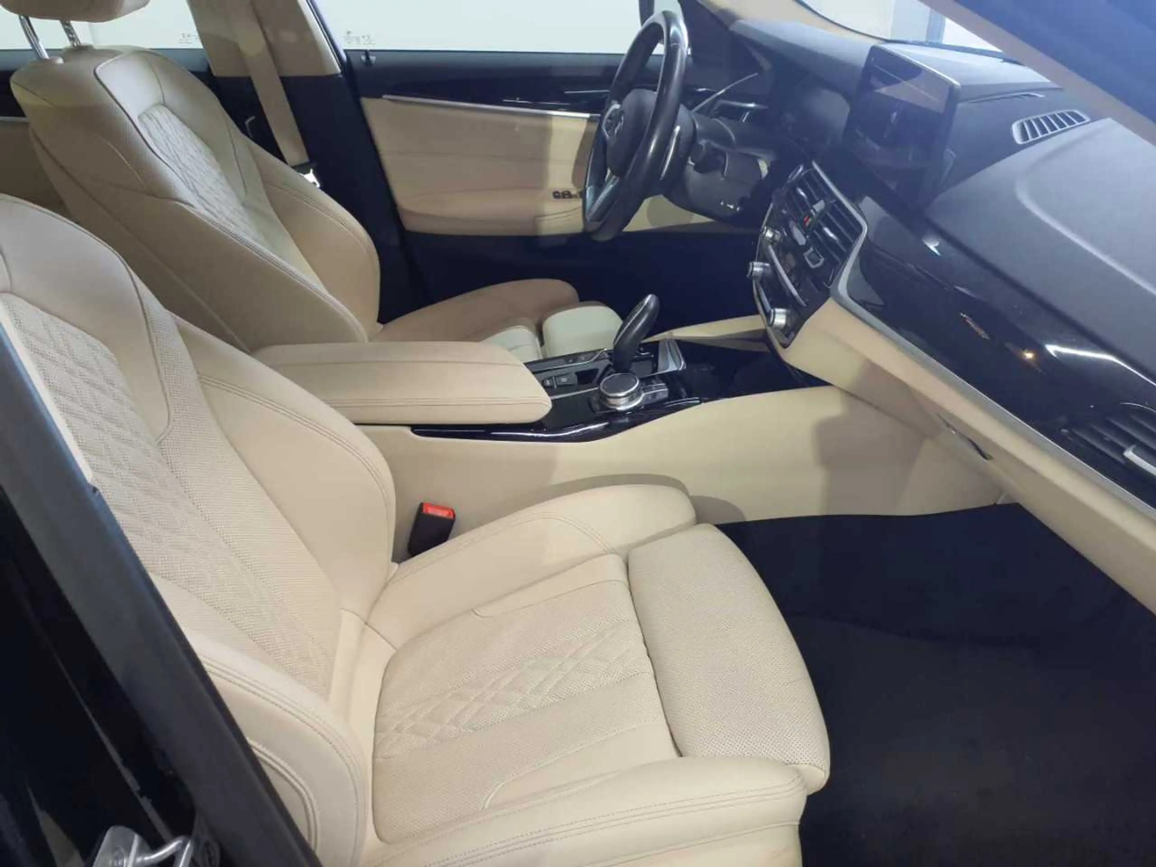 BMW 530 530e Aut. Navi Leder AHK SHZ — photo 8