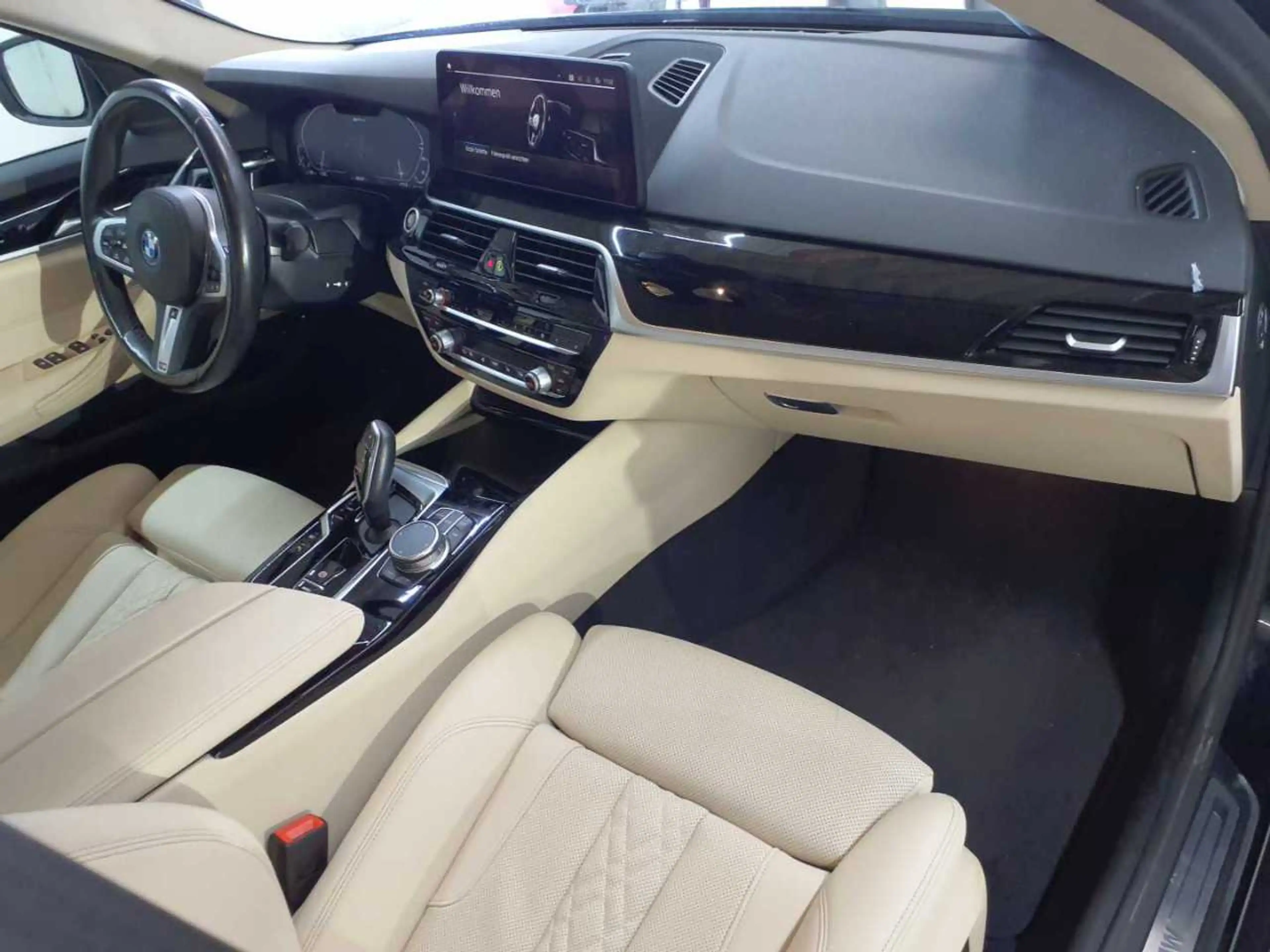 BMW 530 530e Aut. Navi Leder AHK SHZ — photo 9