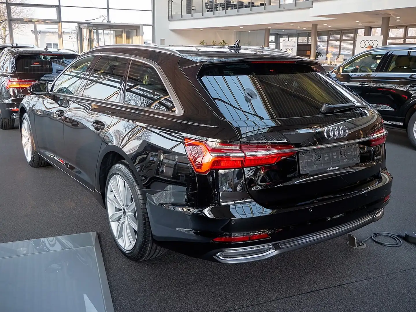 Audi A6 Avant Sport 40TDI Quattro S-Tr. AHK Schwarz - 2