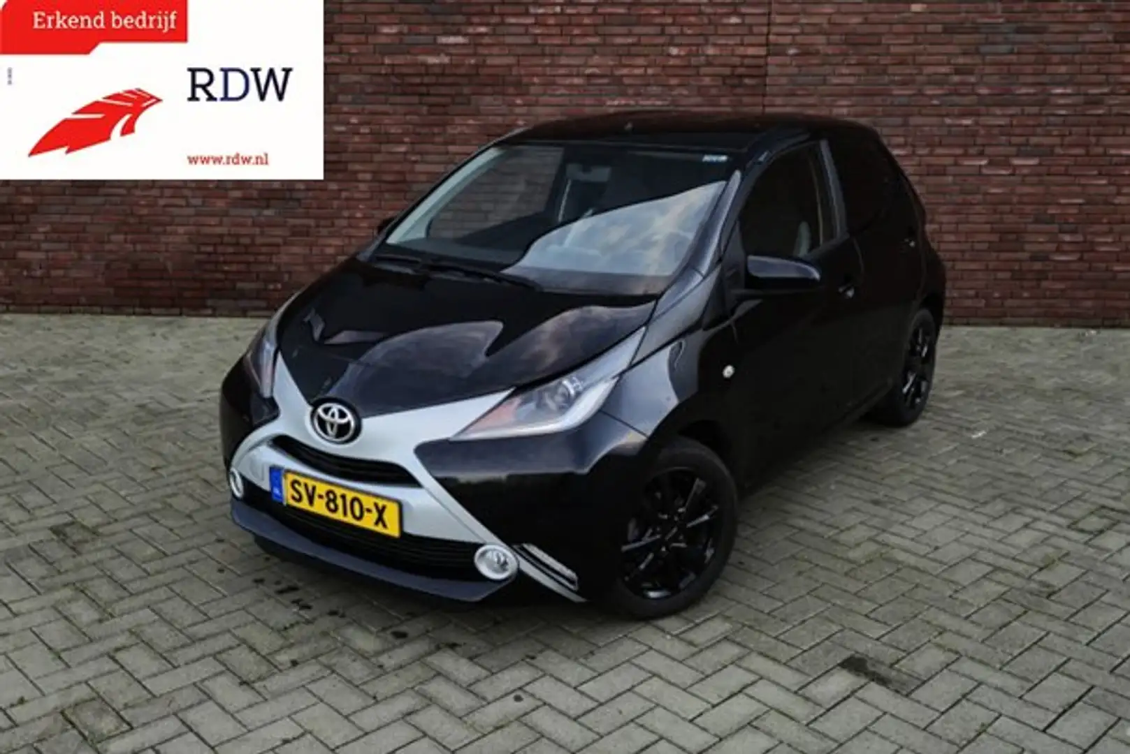 Toyota Aygo 1.0 VVT-i x-wave Zwart - 1