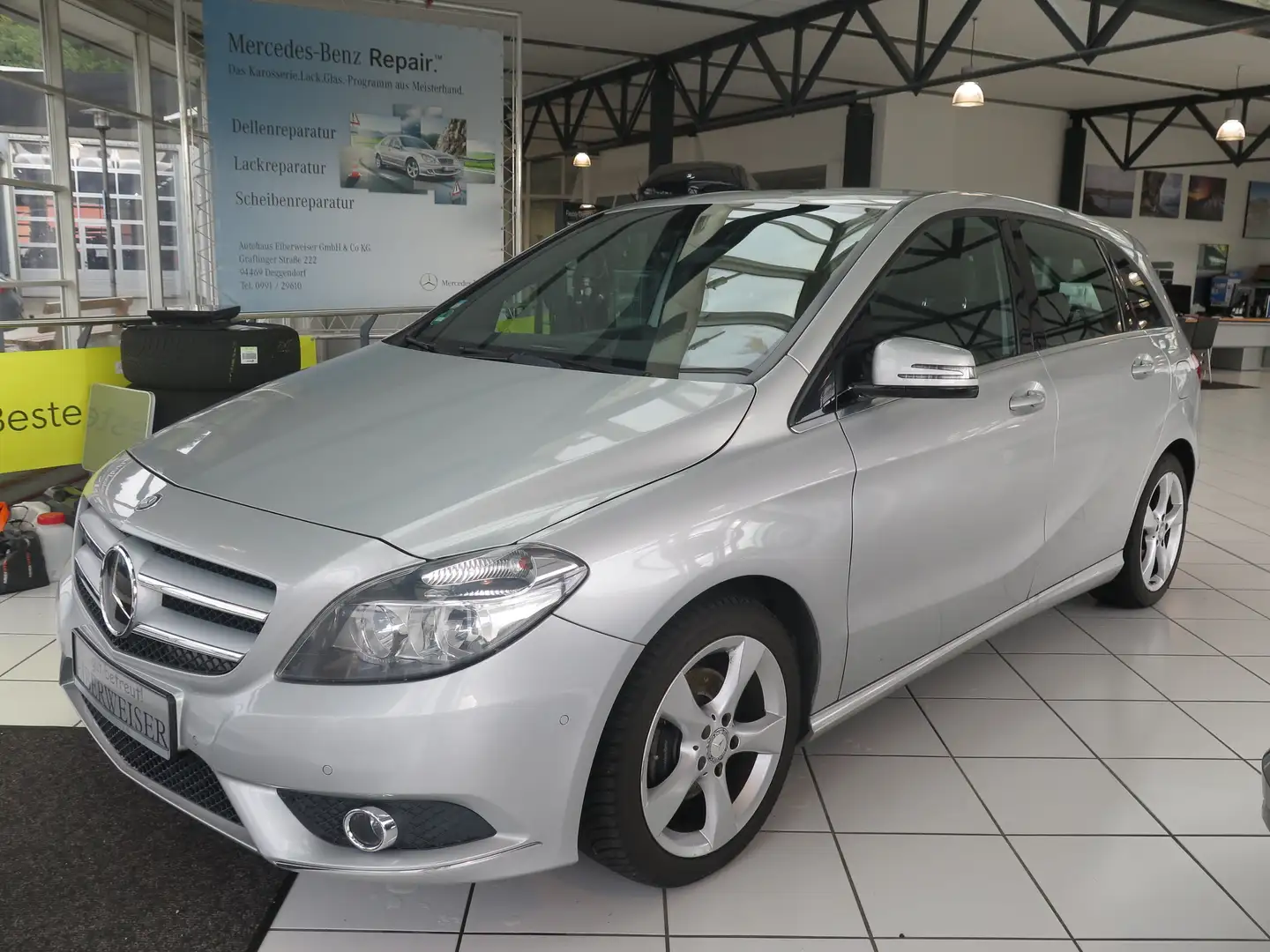 Mercedes-Benz B 180 7G-DCT PDC SHZ AHK Sportpaket Tempomat Silber - 1