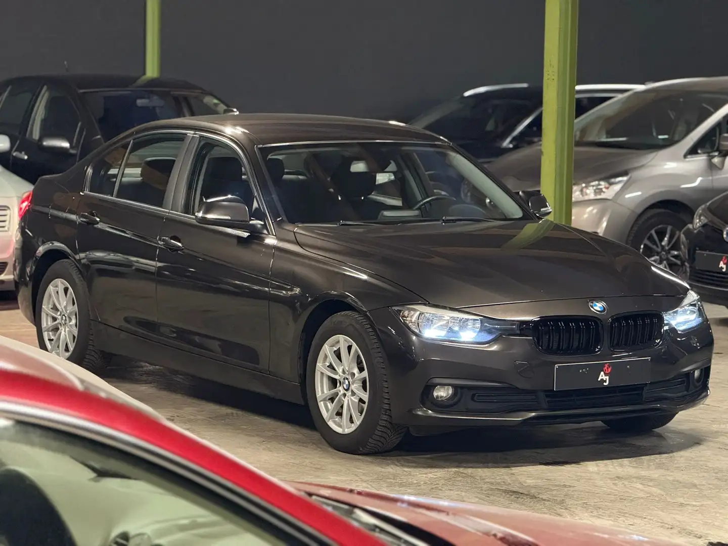 BMW 318 i Advantage // Face-Lift // Garantie Brun - 2