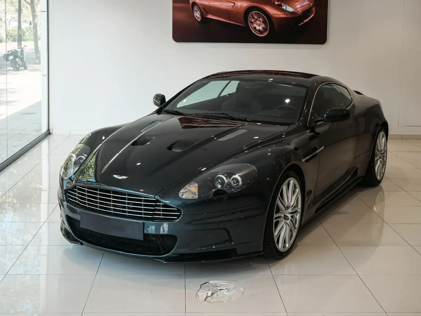 Aston Martin DBS - 1