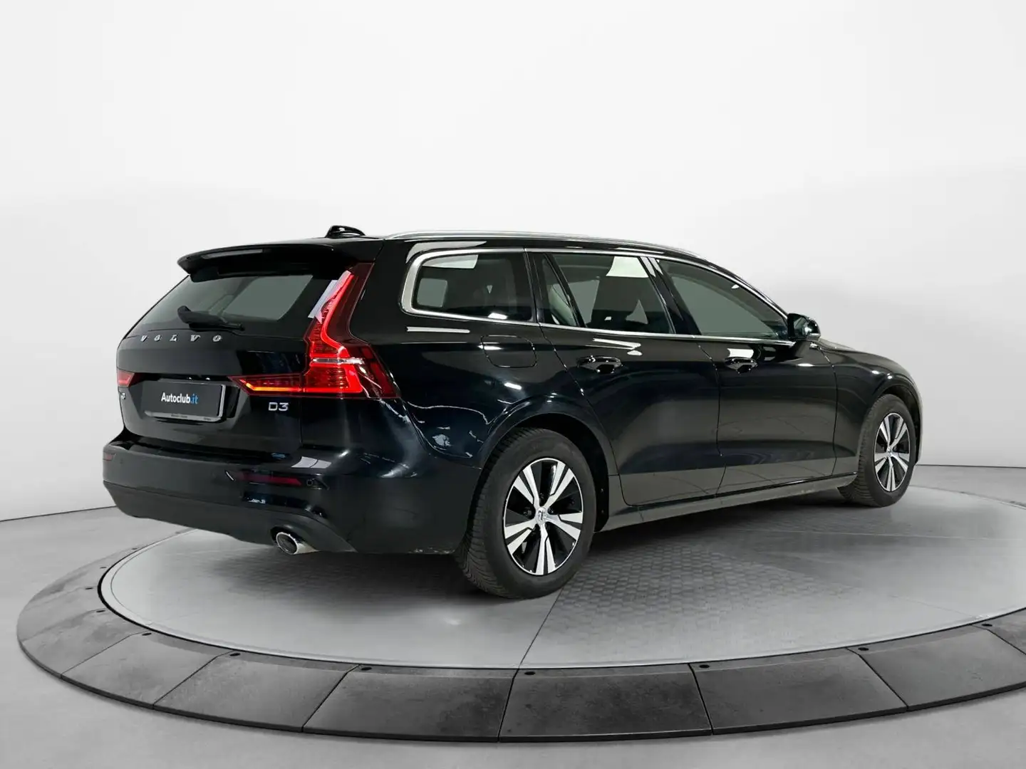 Volvo V60 2.0 d3 Momentum Business Noir - 2