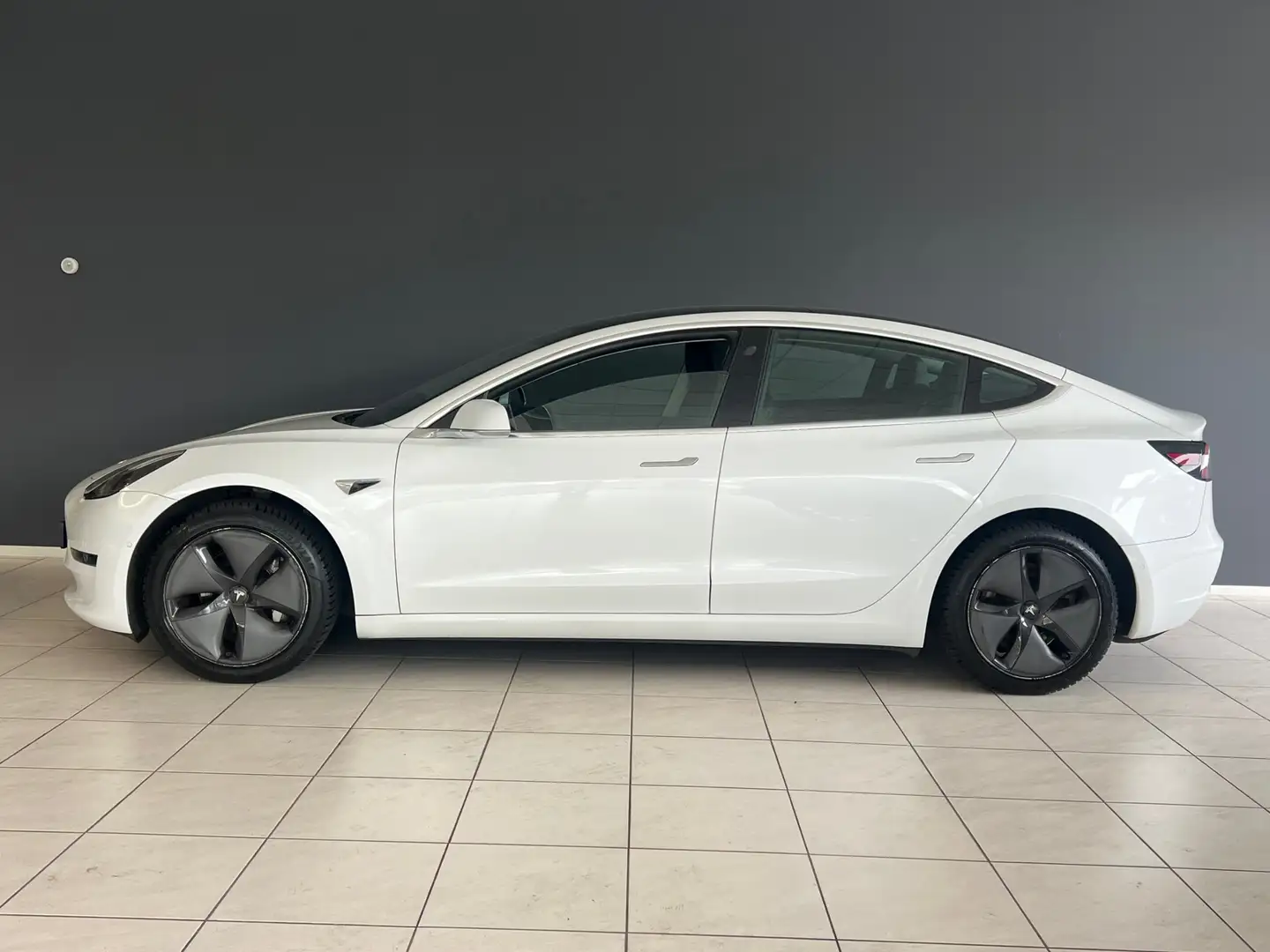 Tesla Model 3 Long Range RWD 75 kWh Dual Motor Autopilot Wit - 2