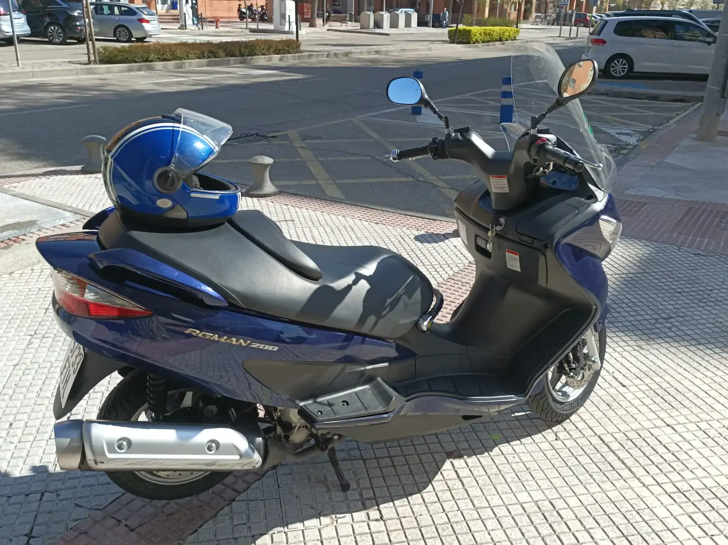 Suzuki Burgman 200 Azul - 2