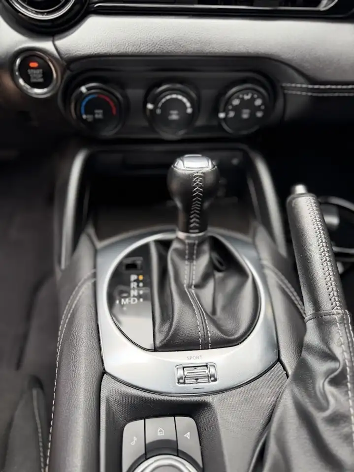 Mazda MX-5 Miata снимка Mazda MX-5 Miata