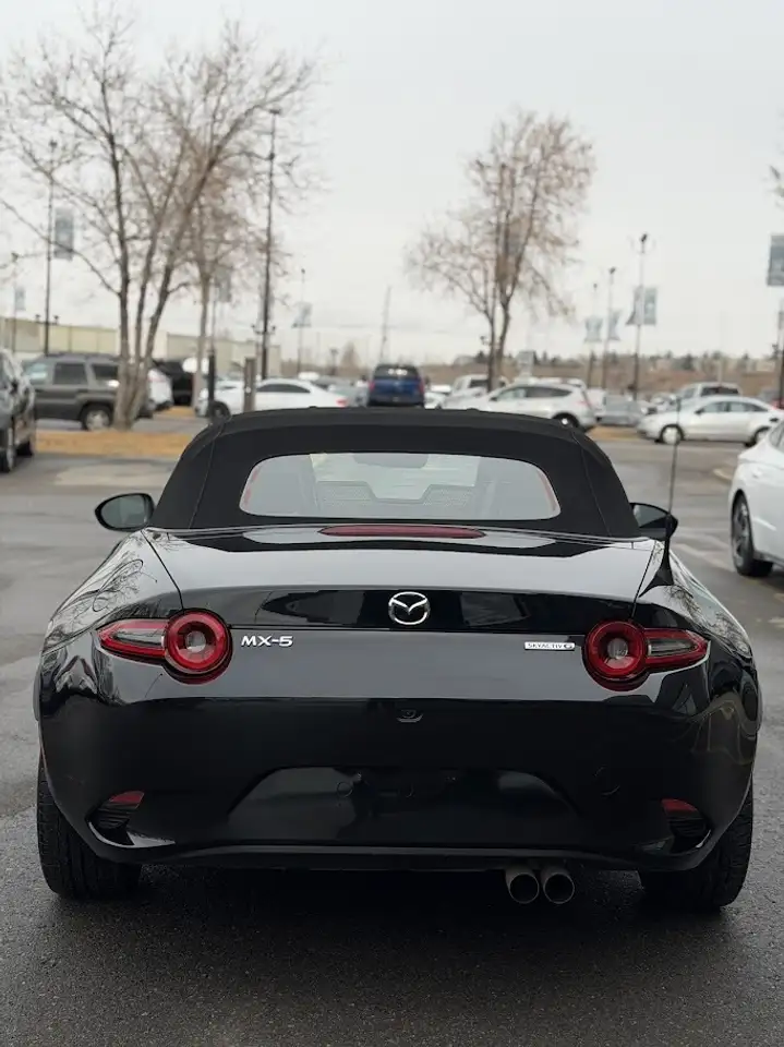 Mazda MX-5 Miata снимка Mazda MX-5 Miata