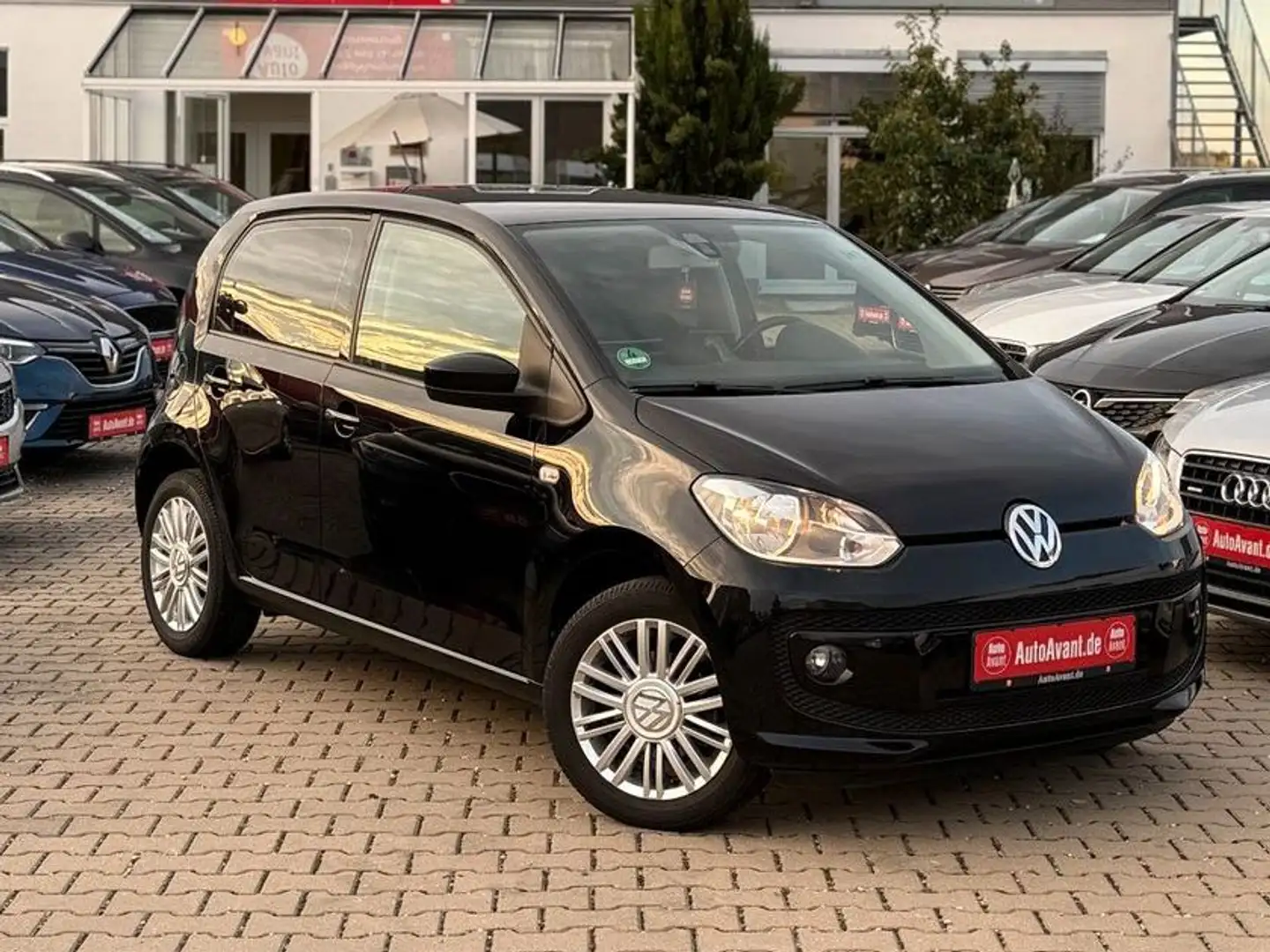 Volkswagen up! Up! cup 1.0 55kW*NAVI*KLIMA*SHZ*BCM*BT* Schwarz - 1