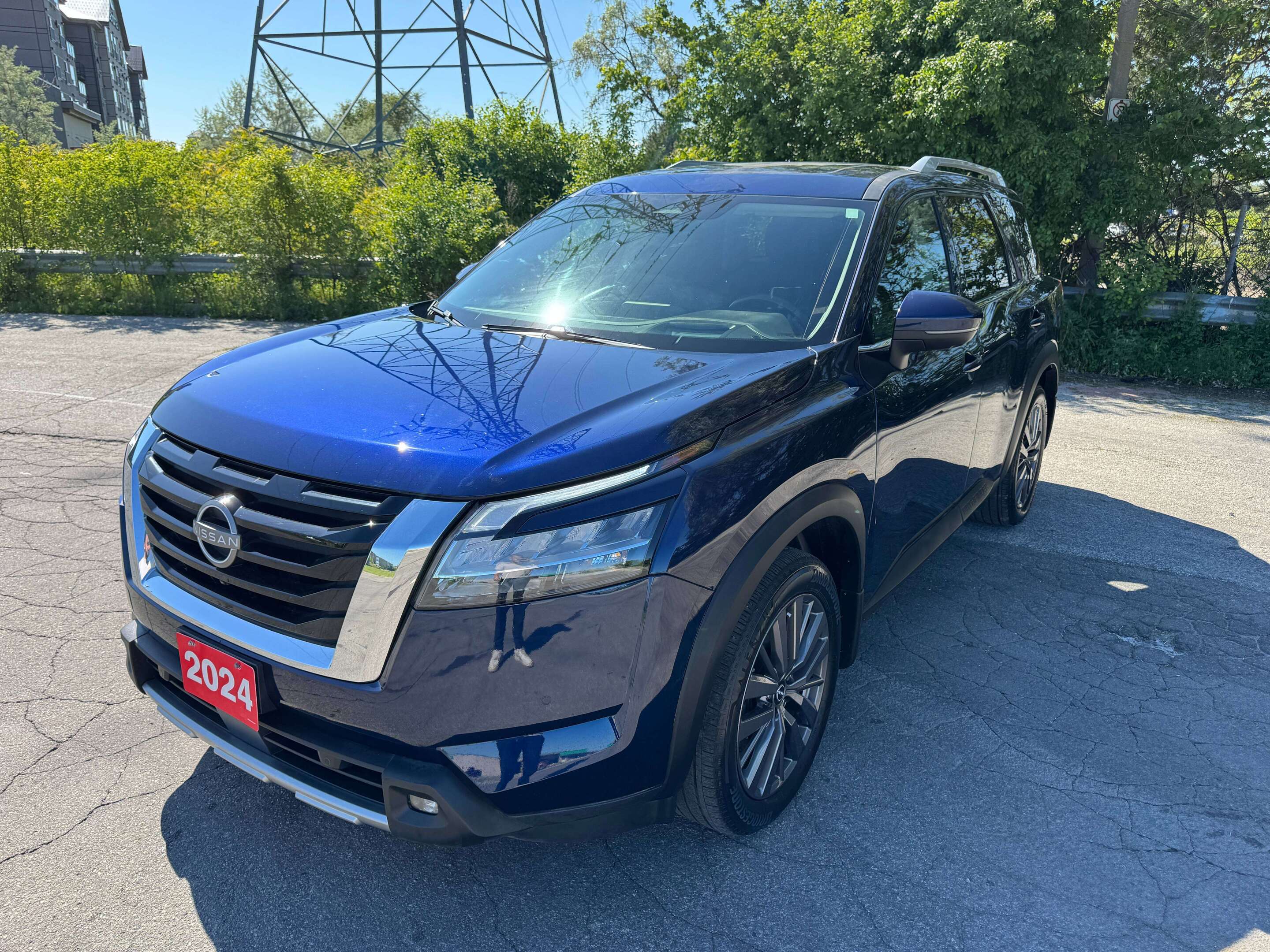 2024 Nissan Pathfinder SL