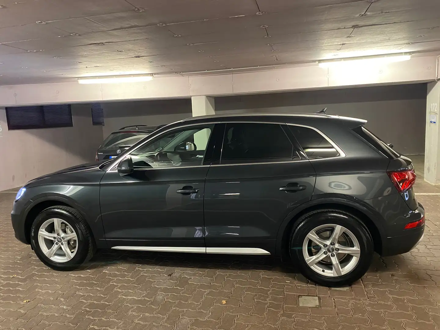 Audi Q5 Q5 2.0 TDI sport Grau - 2