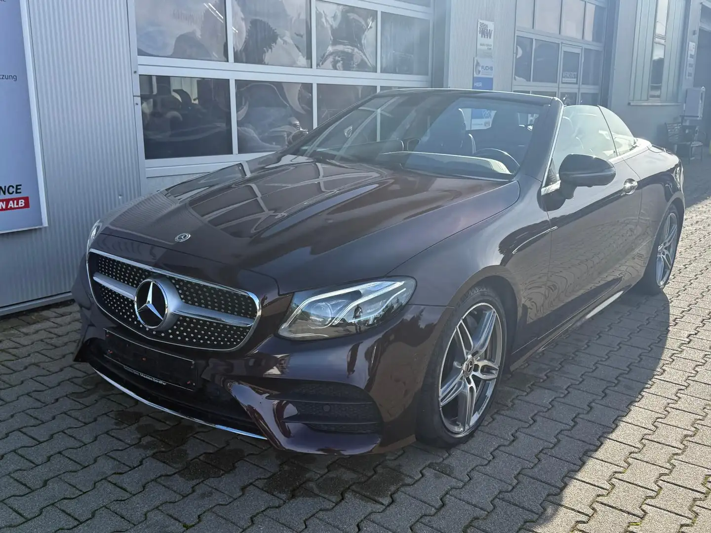 Mercedes-Benz E 300 Cabrio AMG Line 360 Burmester Wide M Beam Rouge - 1