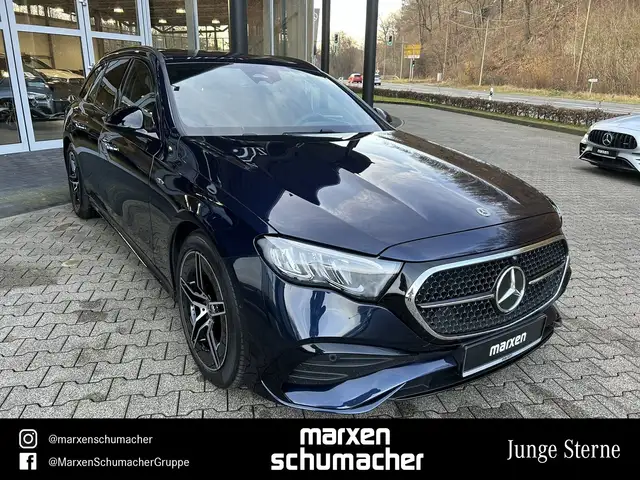 Mercedes-Benz E-Class view 3