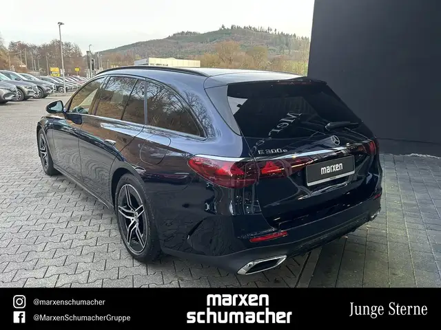 Mercedes-Benz E-Class view 6