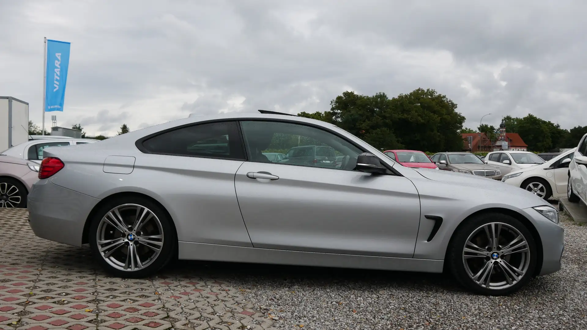 BMW 430 d Coupe Einparkhilfe Tempomat Sitzheizu Klima Navi Silber - 2