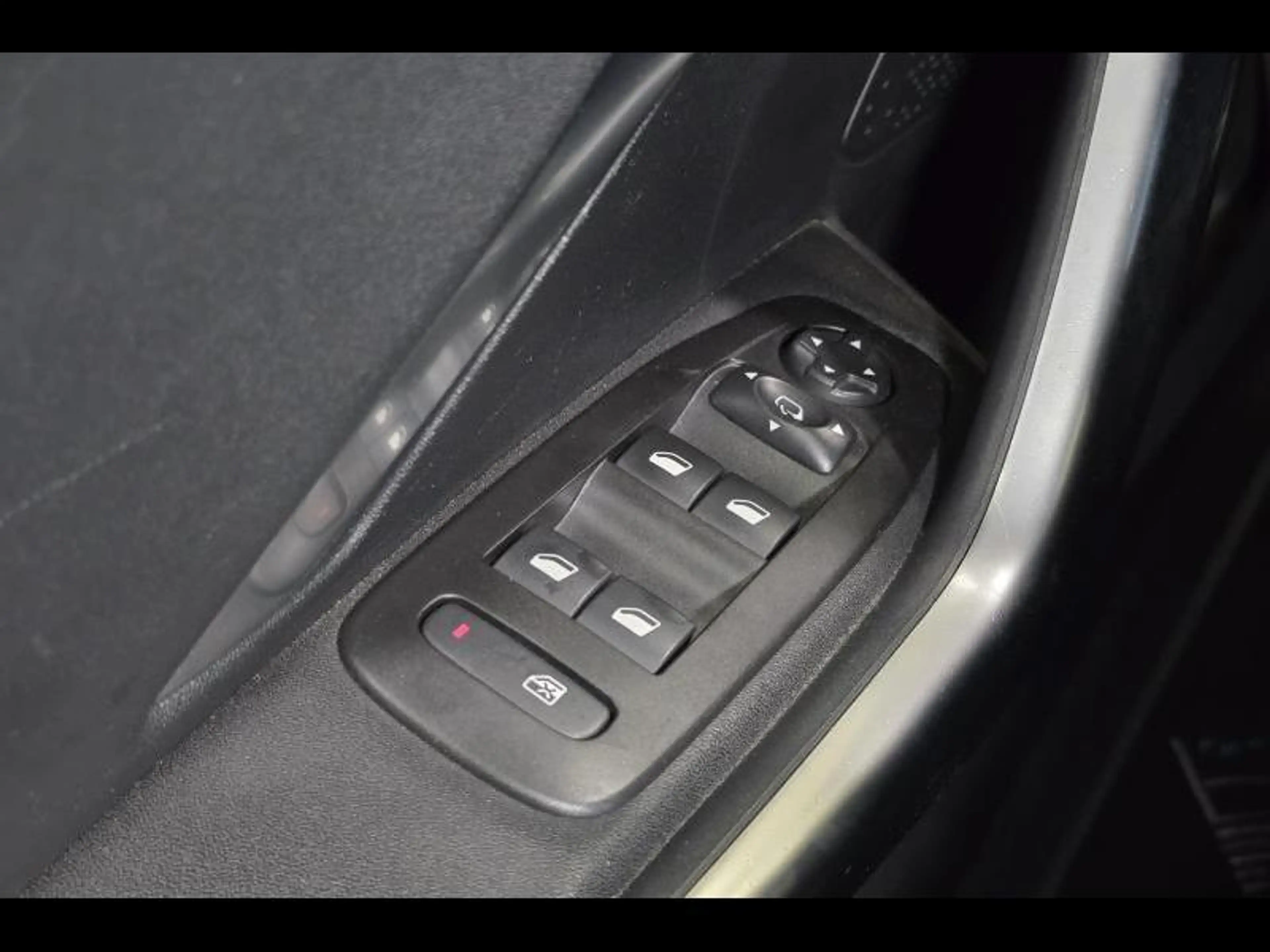 Peugeot 2008 Crossway gps panodak — photo 27