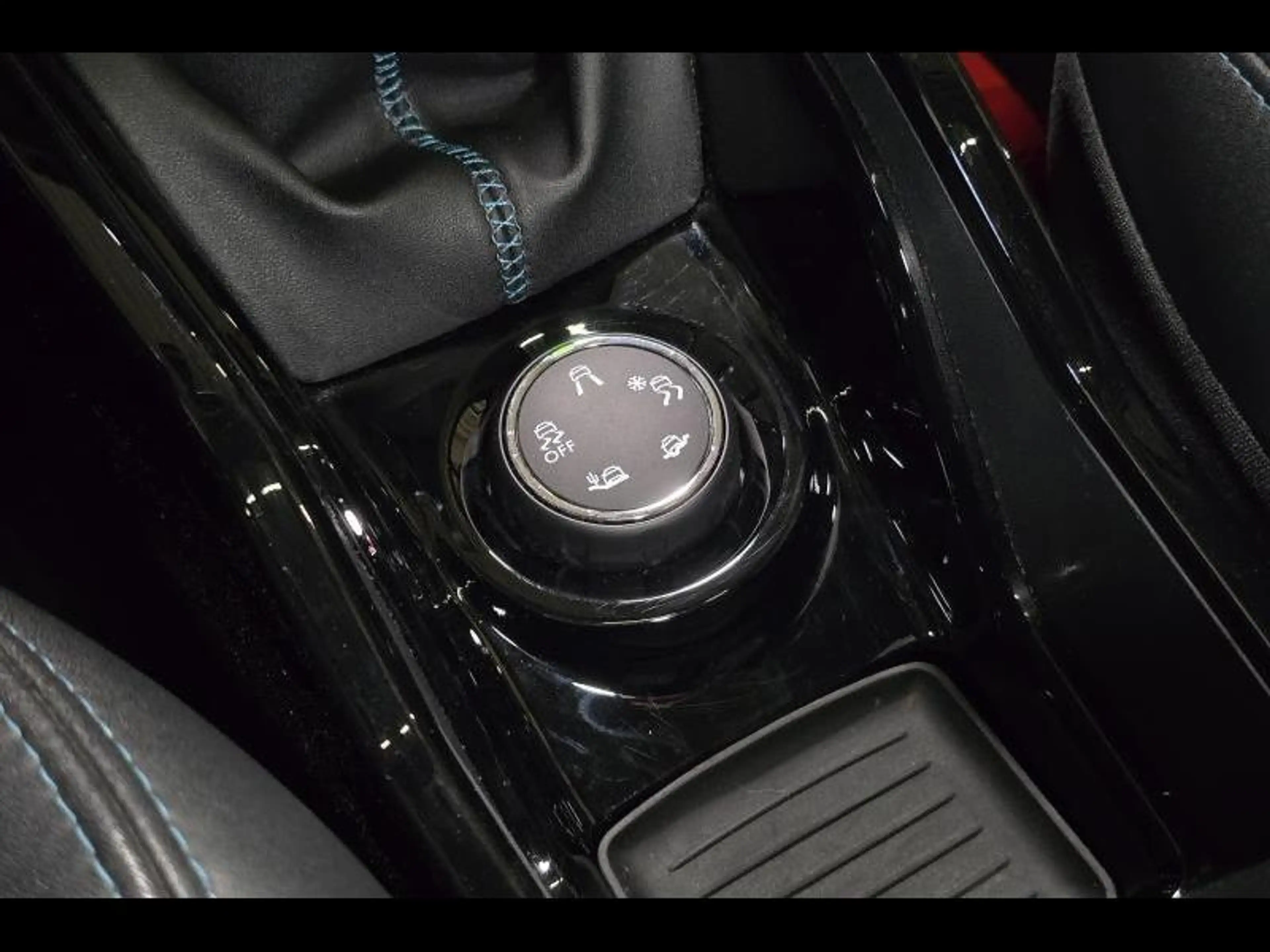 Peugeot 2008 Crossway gps panodak — photo 26