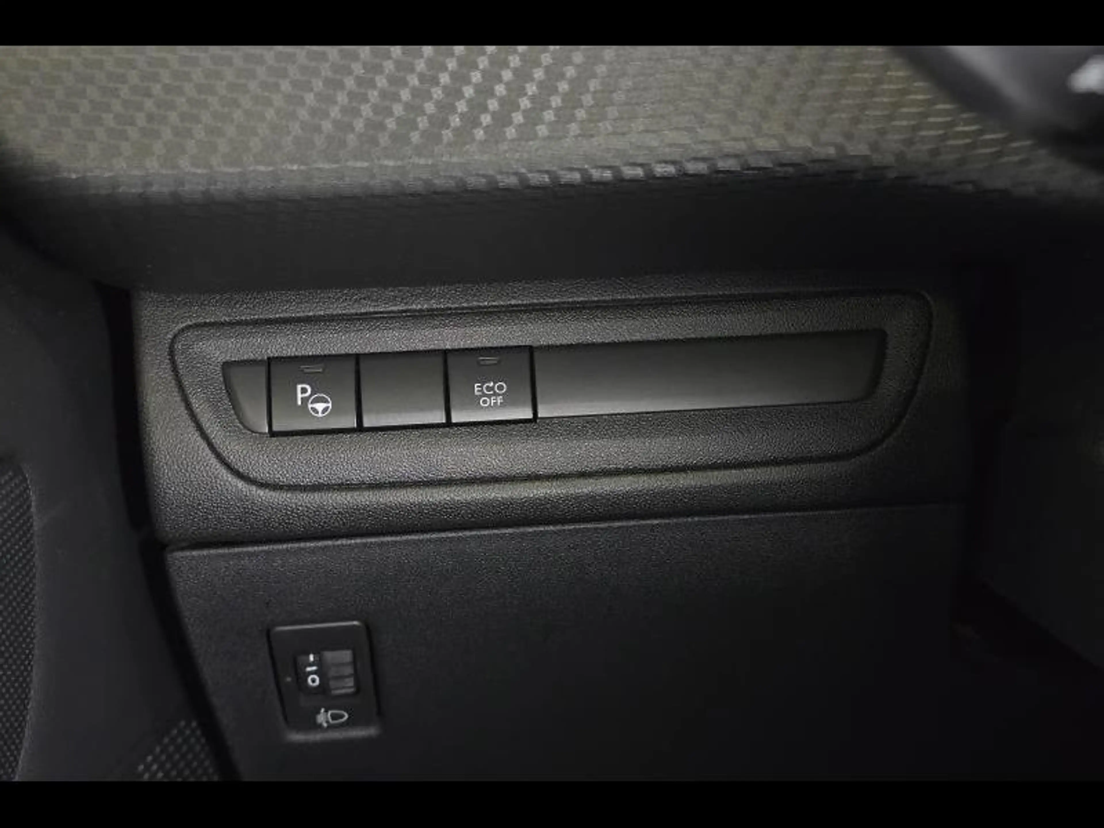 Peugeot 2008 Crossway gps panodak — photo 28