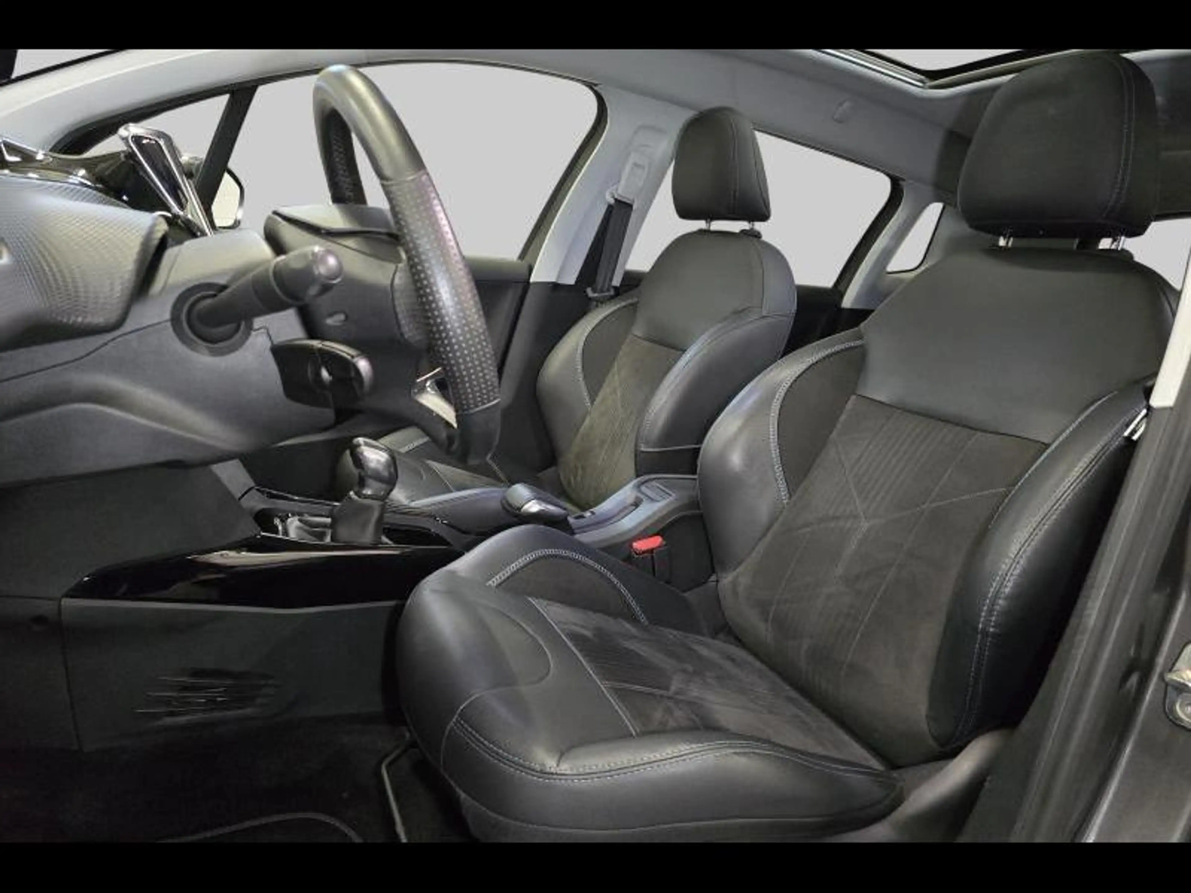 Peugeot 2008 Crossway gps panodak — photo 9