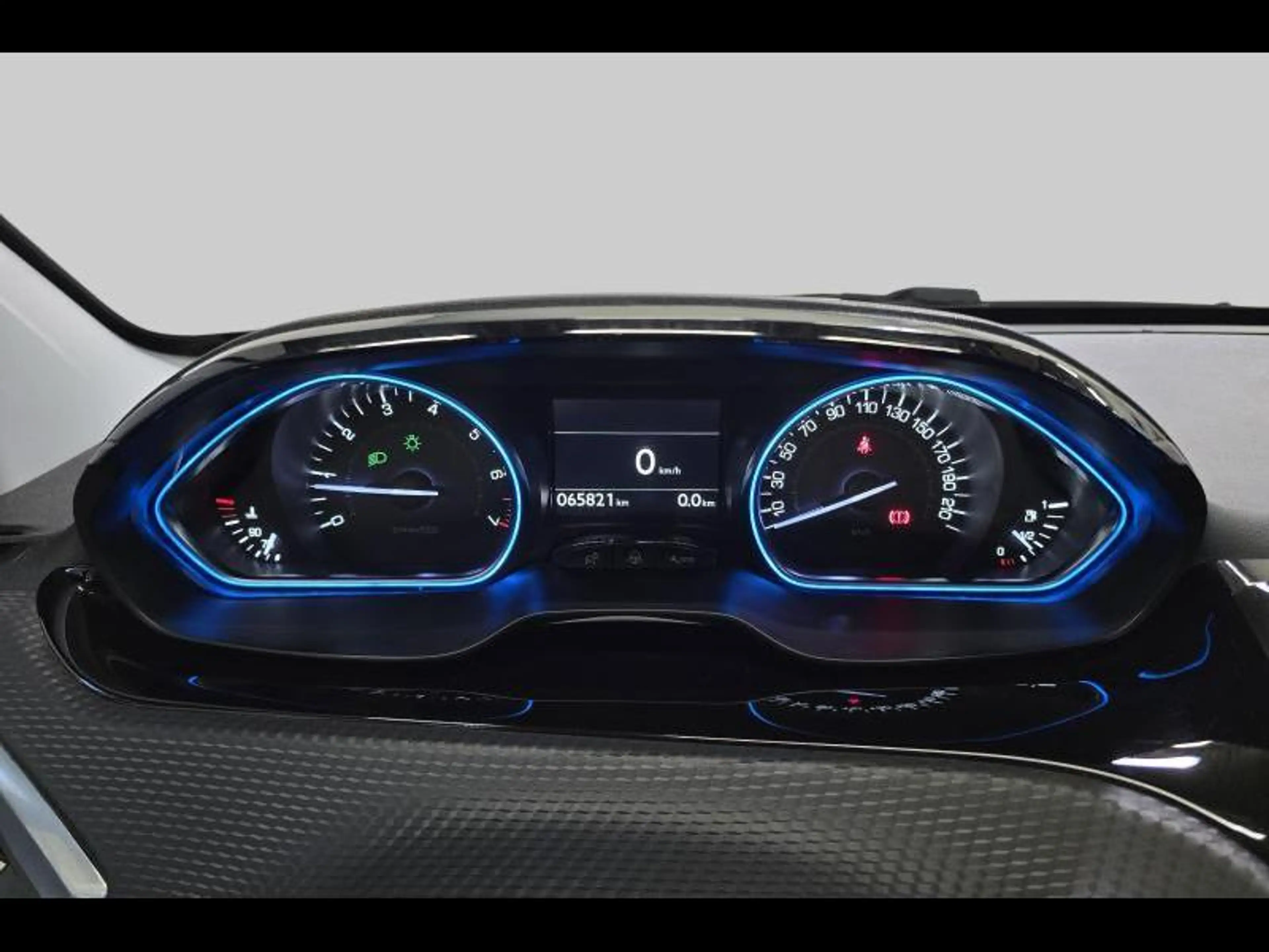 Peugeot 2008 Crossway gps panodak — photo 11
