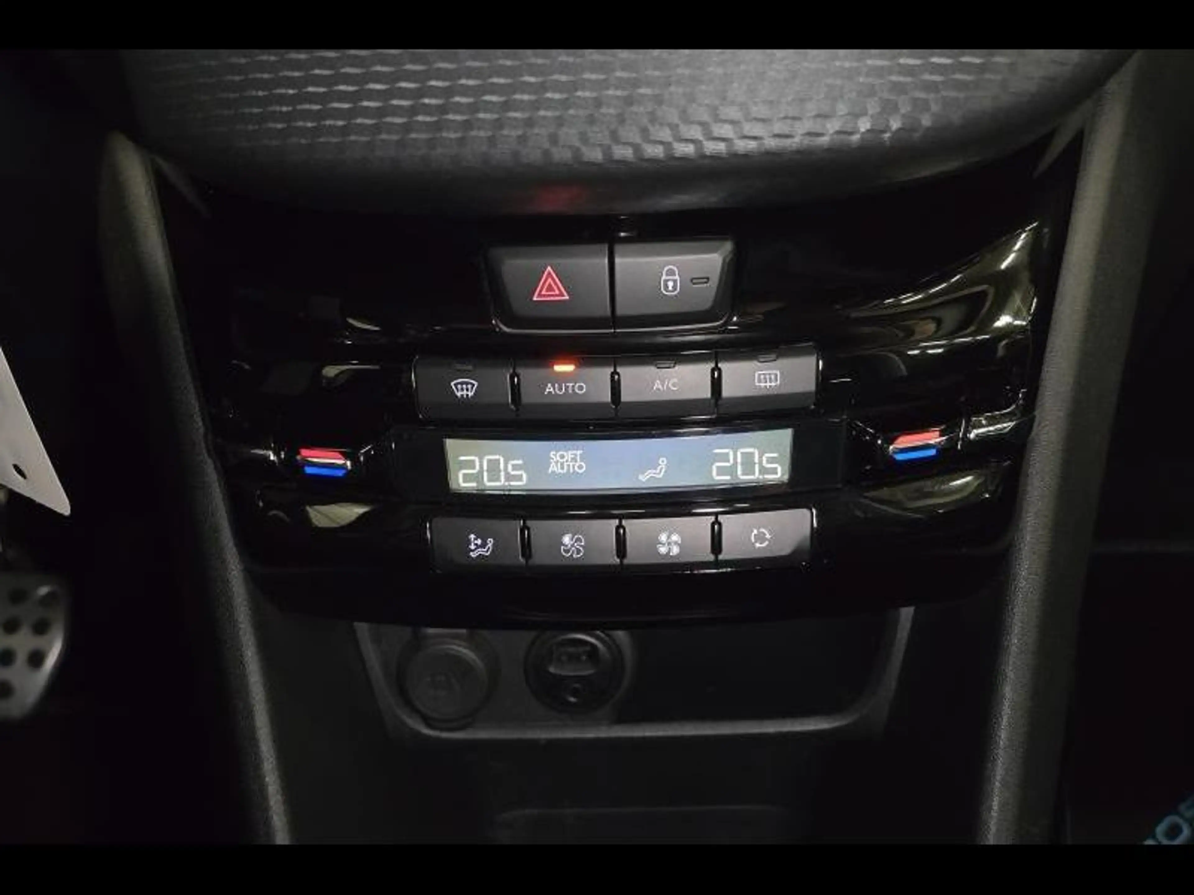 Peugeot 2008 Crossway gps panodak — photo 16