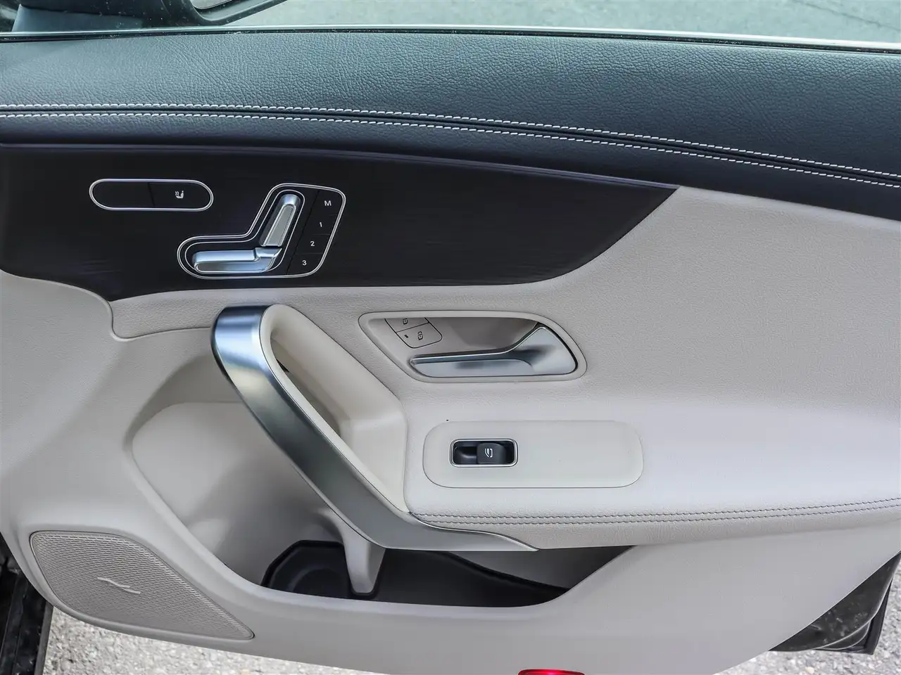 Mercedes-Benz CLA снимка Mercedes-Benz CLA