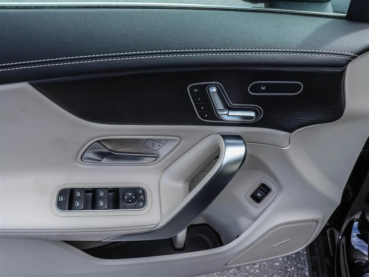 Mercedes-Benz CLA снимка Mercedes-Benz CLA